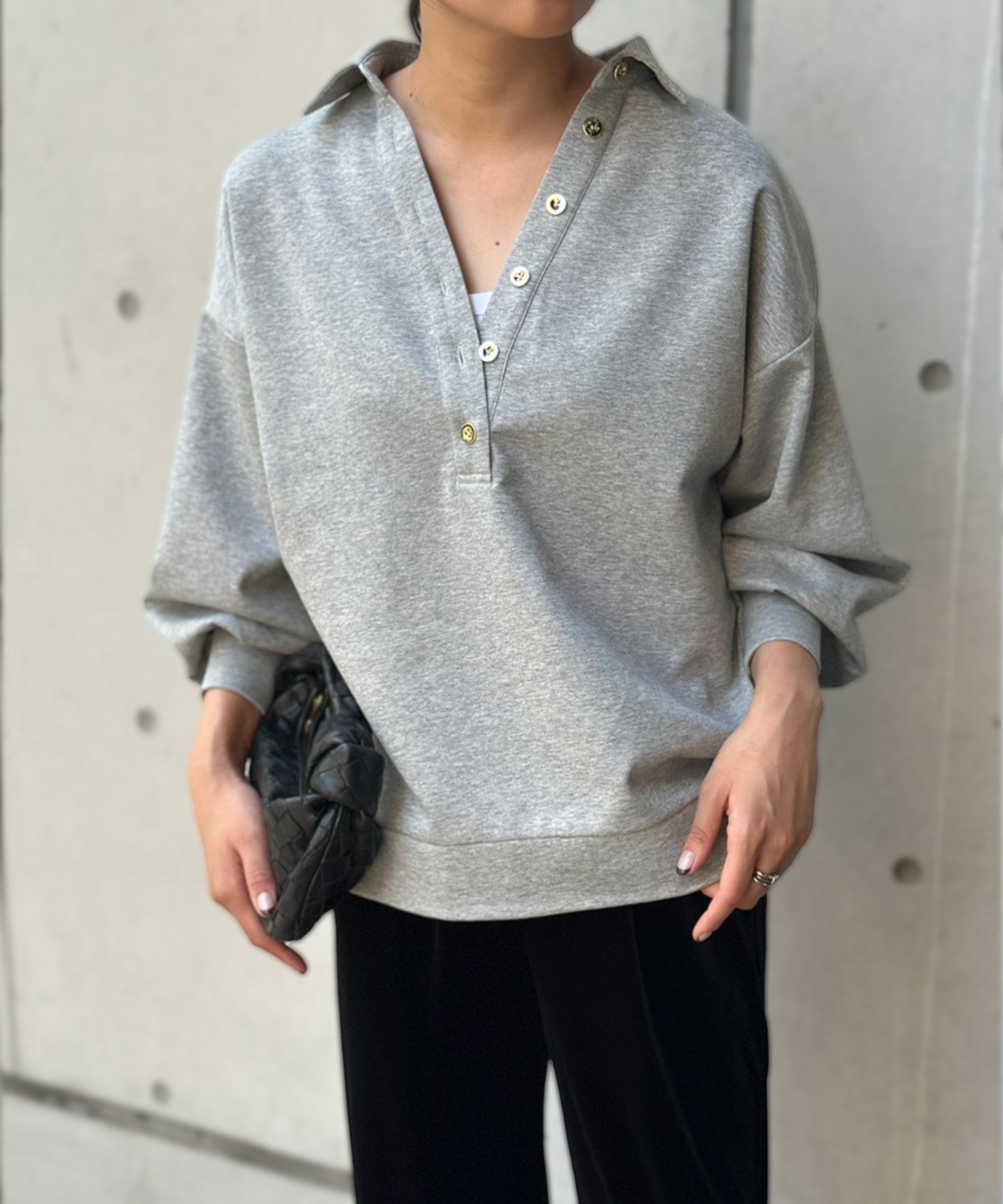 【スタイルドア/STYLEDOOR】のライトダンボールスキッパーコクーンフォルムプルオーバー インテリア・キッズ・メンズ・レディースファッション・服の通販 founy(ファニー) 　ファッション　Fashion　レディースファッション　Fashion for Women　トップス・カットソー　Cut & Sew Tops　カジュアルプルオーバー・ニットトップス　Pullovers & Knit Tops / Casual Pullovers　洗える　Machine Washable　カットソー　Cut and Sewn Top　シンプル　Simple, Minimal　スキッパー　Skipper, Open Collar　スタイリッシュ　Stylish, Fashionable　デニム　Denim, Jeans Material　フレア　Flare, Flared　フロント　Front, Front Design　ボトム　Bottoms, Lower Wear　ワイド　Wide, Wide Fit　エレガント 上品　Elegant　グレー|ID: prp329100004721867 ipo3291000000034271563