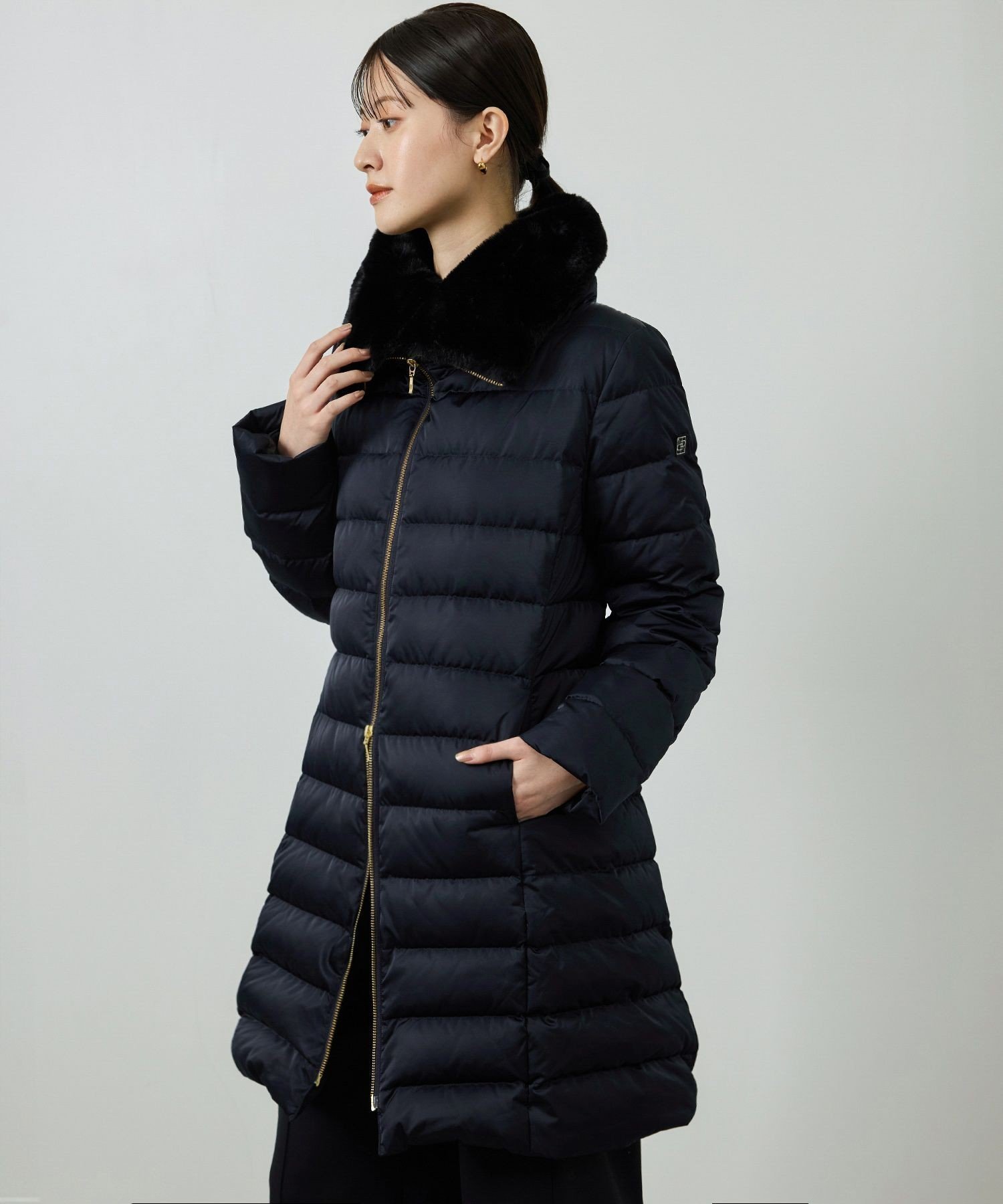 【ロペ/ROPE'】のサテンロング丈ダウンコート/イージーケア インテリア・キッズ・メンズ・レディースファッション・服の通販 founy(ファニー) 　ファッション　Fashion　レディースファッション　Fashion for Women　アウター　Coat / Outerwear Collection　コート・ロングコート・ピーコート　Long Coats, Peacoats & More　ダウンジャケット・軽量ダウン　Warm & Lightweight Down Jackets　サテン　Satin, Glossy Fabric　ダウン　Down, Puffer　ハイネック　High Neck, Mock Neck　フェイクファー　Faux Fur, Imitation Fur　ポケット　Pocket, Pocket Detail　防寒　Cold Protection, Winter-Ready　ミックス　Mix, Mixed Style　ロング　Long, Long-Length　おすすめ　Recommended / Our Picks　ネイビー(40)|ID: prp329100004722056 ipo3291000000034224500