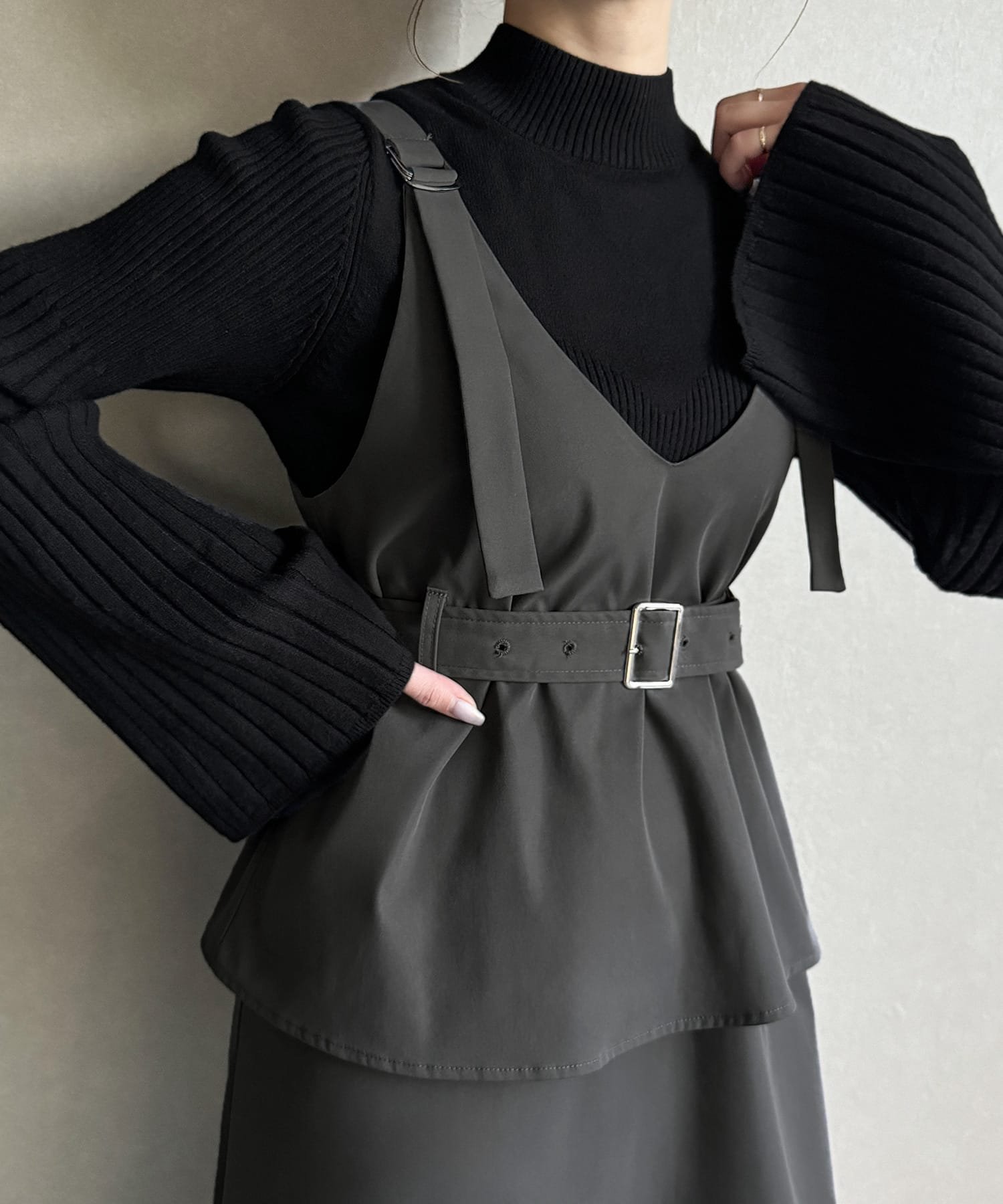 【ジュノア/JUNOAH】のVネックジャンスカキャミワンピース インテリア・キッズ・メンズ・レディースファッション・服の通販 founy(ファニー) 　ファッション　Fashion　レディースファッション　Fashion for Women　ワンピース　Dresses　キャミソールワンピース　Camisole Dresses　チャコール|ID: prp329100004722126 ipo3291000000034237920