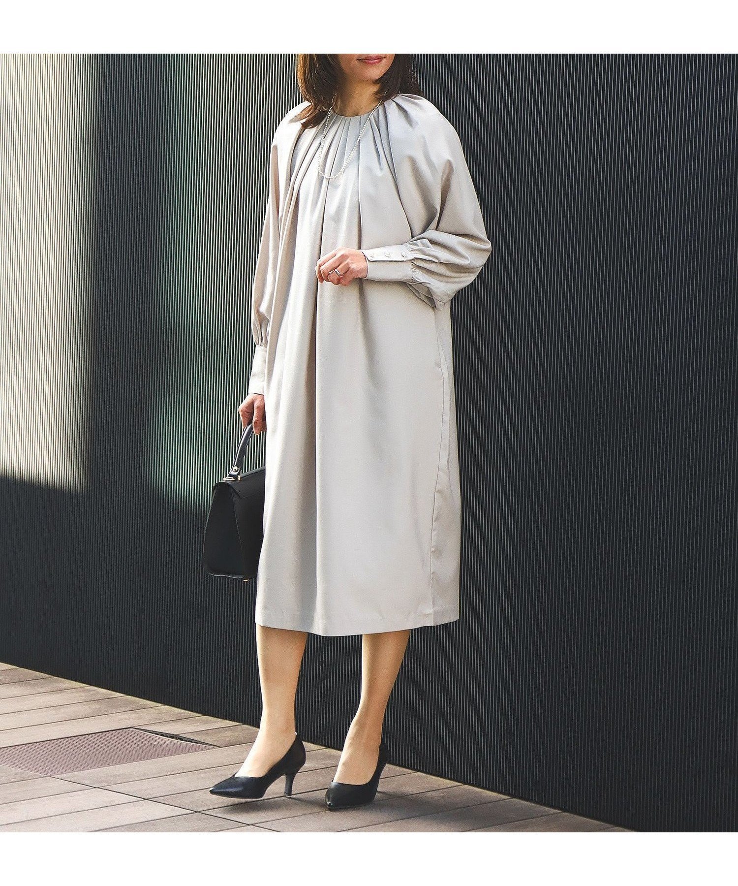 【ビームス ウイメン/BEAMS】のボリュームタック ワンピース 人気、トレンドファッション・服の通販 founy(ファニー) 　ファッション　Fashion　レディースファッション　Fashion for Women　ワンピース　Dresses　アクセサリー　Fashion Accessories　エレガント 上品　Elegant　カフス　Cuff Design　シンプル　Simple, Minimal　スモック　Smock, Smock Dress　とろみ　Fluid, Flowy Fabric　ネックレス　Necklace, Pendant Necklace　パール　Pearl, Pearl Accent　フィット　Fit, Slim Fit　おすすめ　Recommended / Our Picks　セレモニー　Ceremony　入学式　Entrance Ceremony　卒業式　Graduation Ceremony　結婚式　Wedding　披露宴　Wedding Reception　 other-1|ID: prp329100004722185 ipo3291000000034130485