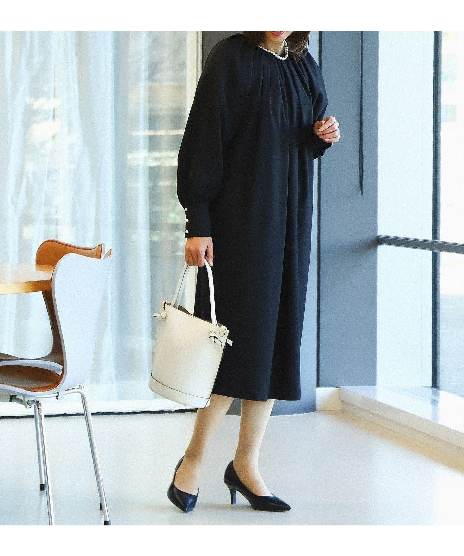 【ビームス ウイメン/BEAMS】のボリュームタック ワンピース インテリア・キッズ・メンズ・レディースファッション・服の通販 founy(ファニー) 　ファッション　Fashion　レディースファッション　Fashion for Women　ワンピース　Dresses　アクセサリー　Fashion Accessories　エレガント 上品　Elegant　カフス　Cuff Design　シンプル　Simple, Minimal　スモック　Smock, Smock Dress　とろみ　Fluid, Flowy Fabric　ネックレス　Necklace, Pendant Necklace　パール　Pearl, Pearl Accent　フィット　Fit, Slim Fit　おすすめ　Recommended / Our Picks　セレモニー　Ceremony　入学式　Entrance Ceremony　卒業式　Graduation Ceremony　結婚式　Wedding　披露宴　Wedding Reception　BLACK|ID: prp329100004722185 ipo3291000000034130487