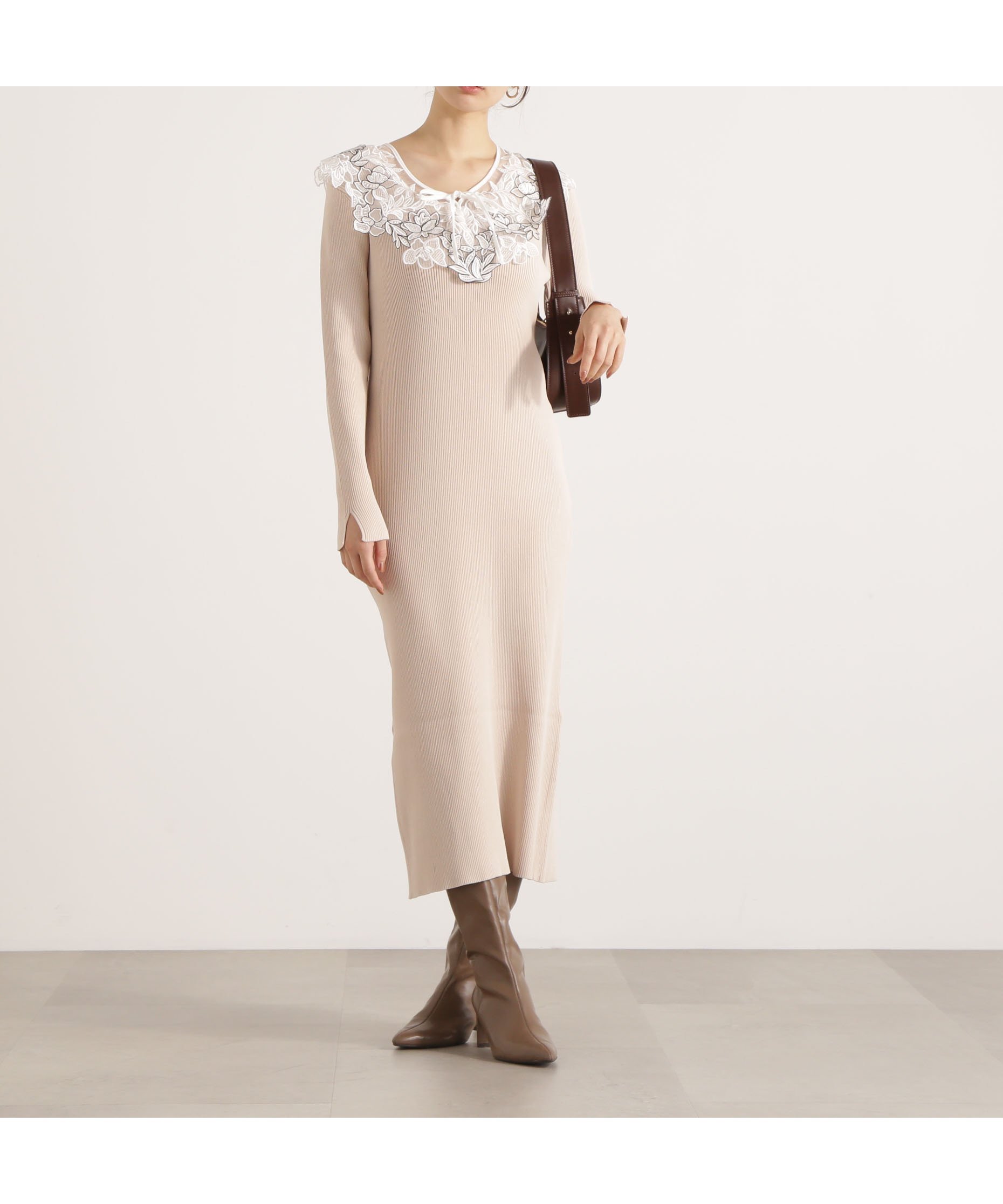 【プロポーション ボディドレッシング/PROPORTION BODY DRESSING】のケープ風レース付きニットワンピース 25AW インテリア・キッズ・メンズ・レディースファッション・服の通販 founy(ファニー) 　ファッション　Fashion　レディースファッション　Fashion for Women　ワンピース　Dresses　ニットワンピース　Knit Dresses　2025年　2025　2025-2026秋冬・A/W　Autumn/Winter 2025–26 AW25–26　スリット　Slit, Slit Detail　フェミニン　Feminine, Girly　レース　Lace, Lace Fabric　人気　Popular, Best Seller　ベージュ|ID: prp329100004722224 ipo3291000000034609520