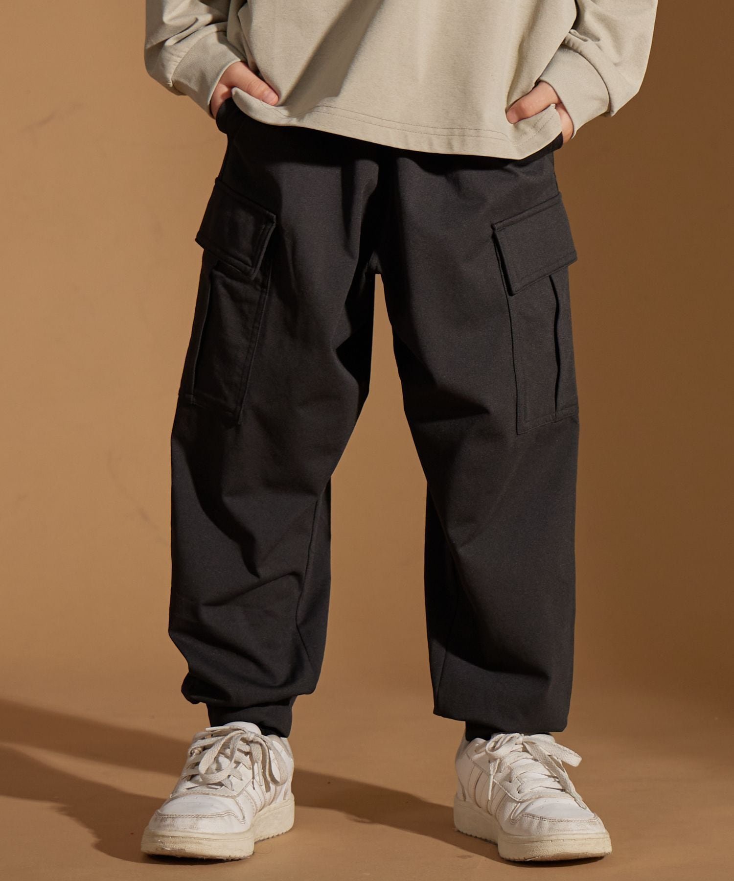 【ペアマノン/pairmanon / KIDS】の【PAIRMANON STREET】マルチファンクション 吸水速乾 カーゴ パンツ インテリア・キッズ・メンズ・レディースファッション・服の通販 founy(ファニー) 　ファッション　Fashion　キッズファッション　Fashion for Kids　ボトムス　Bottoms　カーゴパンツ　Cargo Pants, Utility Pants　シンプル　Simple, Minimal　ストレッチ　Stretch, Stretchy Fabric　フィット　Fit, Slim Fit　ポケット　Pocket, Pocket Detail　吸水　Absorbent, Quick-Dry　ブラック09|ID: prp329100004722451 ipo3291000000034132484