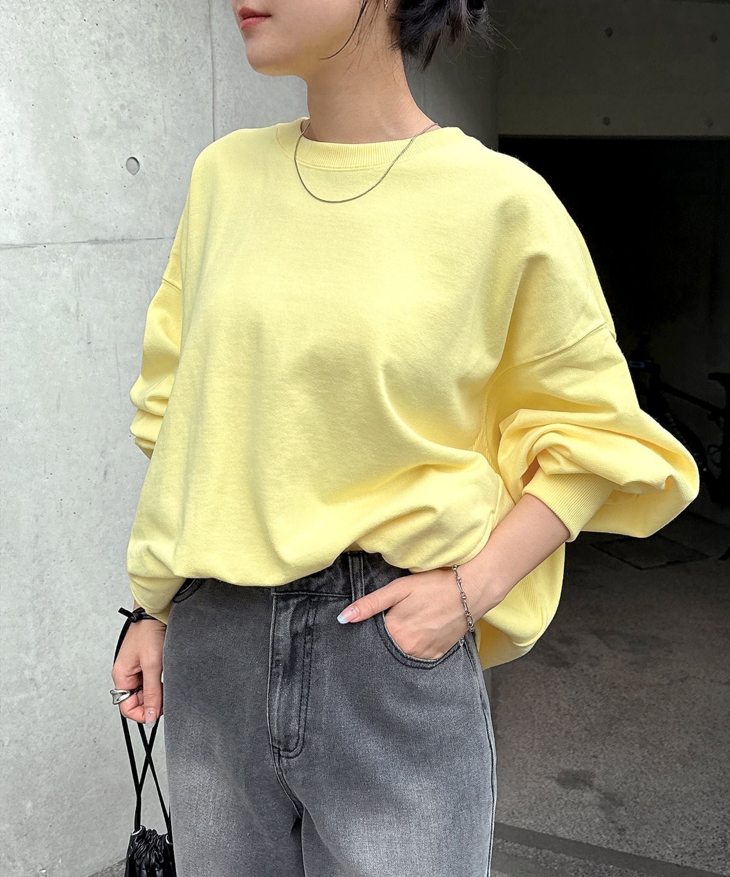 【アンドミー/andme】の裏毛 ボリューム 長袖 スウェット トップス インテリア・キッズ・メンズ・レディースファッション・服の通販 founy(ファニー) 　ファッション　Fashion　レディースファッション　Fashion for Women　トップス・カットソー　Cut & Sew Tops　レディースパーカー・カジュアルフーディー　Casual Hoodies & Sweatshirts　スウェット・クルーネックトップス　Sweatshirts & Crewnecks / Relaxed Fit Sweat Tops　ショルダー　Shoulder, Shoulder Strap　シンプル　Simple, Minimal　スウェット / スエット　Sweatshirt, Sweatwear　ドロップ　Drop Shoulder, Dropped Style　長袖　Long Sleeve, Full Sleeve　ポケット　Pocket, Pocket Detail　イエロー|ID: prp329100004722501 ipo3291000000034833034