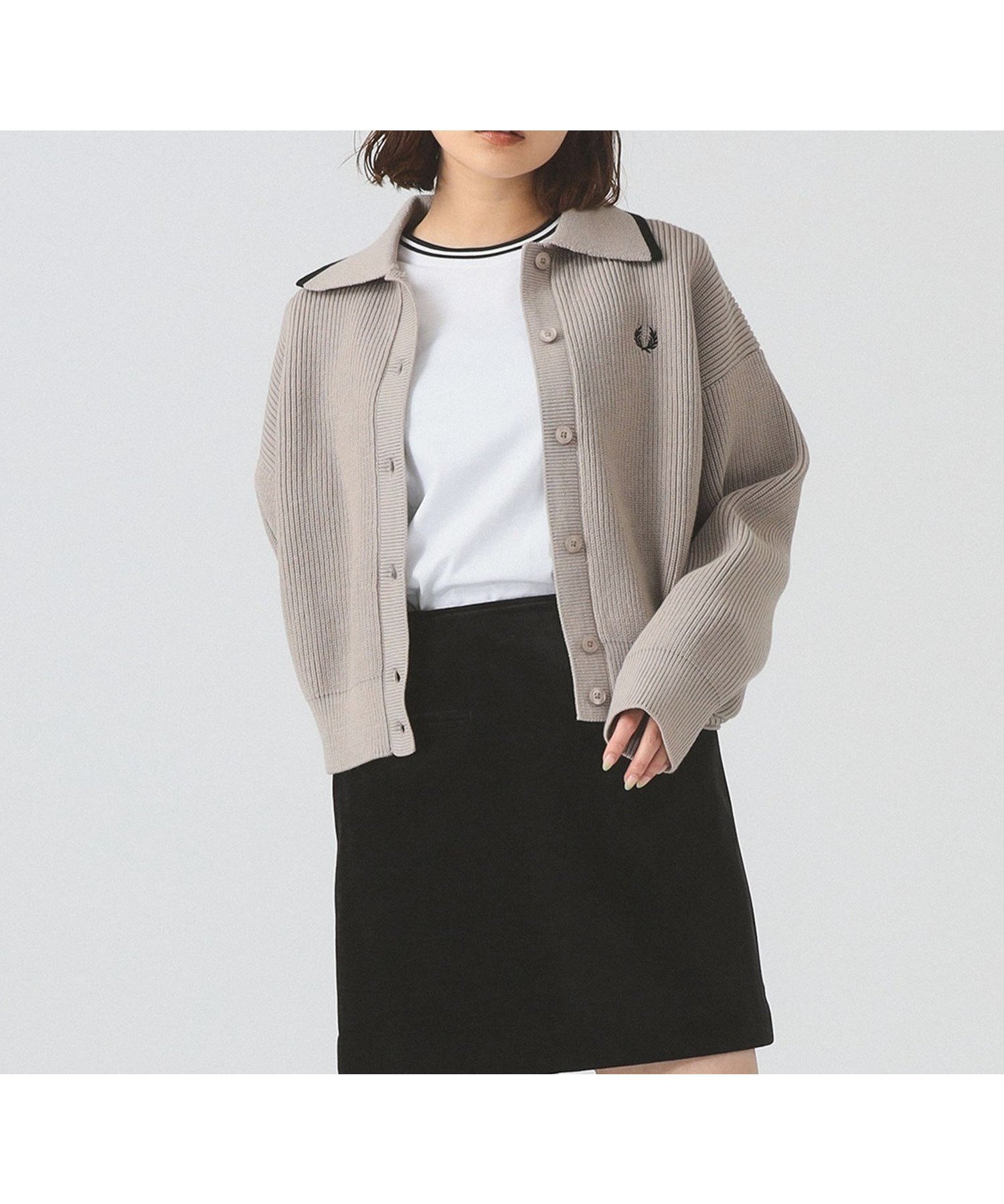 【ビームス ウイメン/BEAMS】の【別注】FRED PERRY / Tipped Collar Cardigan 25AW フレッドペリー カーディガン ポロ インテリア・キッズ・メンズ・レディースファッション・服の通販 founy(ファニー) ファッション Fashion レディースファッション Fashion for Women トップス・カットソー Cut & Sew Tops カーディガン・羽織り Layered Style Cardigans インナー Innerwear カーディガン Cardigan, Knitwear コンパクト Compact, Small Size スラックス Slacks, Dress Pants デニム Denim, Jeans Material トレンド Trend, Trending Now 人気 Popular, Best Seller ベスト Vest, Waistcoat 別注 Limited Edition, Custom Order 羽織 Haori, Light Jacket ロンドン London Style, British Inspired エレガント 上品 Elegant 2025年 2025 2025-2026秋冬・A/W Autumn/Winter 2025–26 AW25–26 WARMOAT|ID: prp329100004722525 ipo3291000000034786019