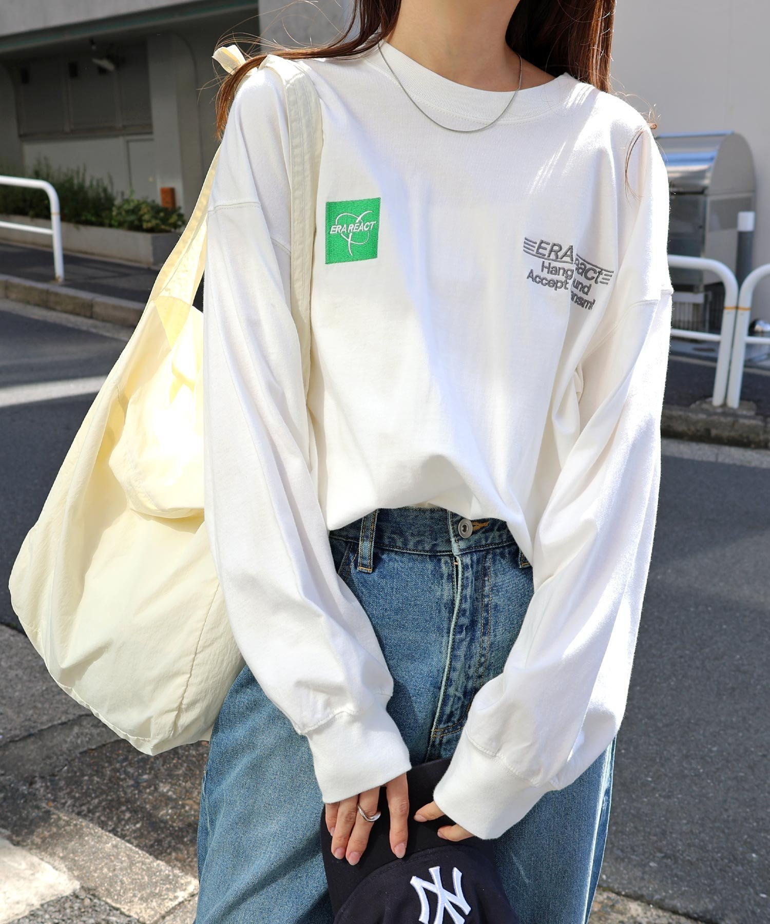 【アンドミー/andme】のERAReact エンブロイダリー ロゴ 長袖 Tシャツ ANME アンメ インテリア・キッズ・メンズ・レディースファッション・服の通販 founy(ファニー) 　ファッション　Fashion　レディースファッション　Fashion for Women　トップス・カットソー　Cut & Sew Tops　シャツ・ブラウス・オフィスカジュアル　Elegant Blouses & Button-Ups　ロングTシャツ・Tシャツ　Longline T-Shirts & Tees　エンブロイダリー　Embroidery Design　長袖　Long Sleeve, Full Sleeve　別注　Limited Edition, Custom Order　オフホワイト|ID: prp329100004723104 ipo3291000000034247621