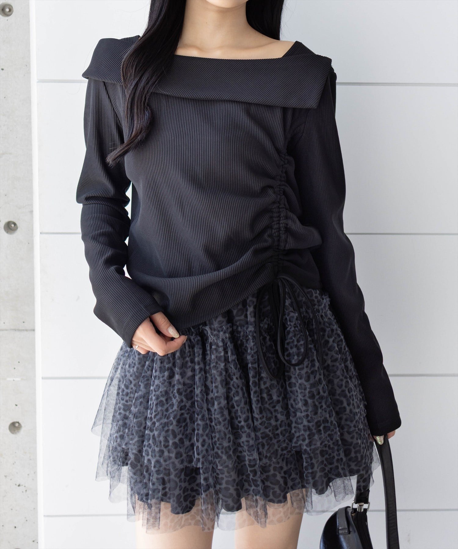 【クリア/clear】のサイドドロスト長袖リブカットソー インテリア・キッズ・メンズ・レディースファッション・服の通販 founy(ファニー) 　ファッション　Fashion　レディースファッション　Fashion for Women　トップス・カットソー　Cut & Sew Tops　カットソー・ベーシックTシャツ　Cut-and-Sewn Tops / Stretch Tees & Basics　ギャザー　Gathered, Ruffled　シャーリング　Shirring, Ruched　シンプル　Simple, Minimal　スラックス　Slacks, Dress Pants　タイトスカート　Pencil Skirt, Tight Skirt　デコルテ　Décolleté, Neckline　デニム　Denim, Jeans Material　長袖　Long Sleeve, Full Sleeve　フィット　Fit, Slim Fit　ボトム　Bottoms, Lower Wear　BK|ID: prp329100004723147 ipo3291000000034621973