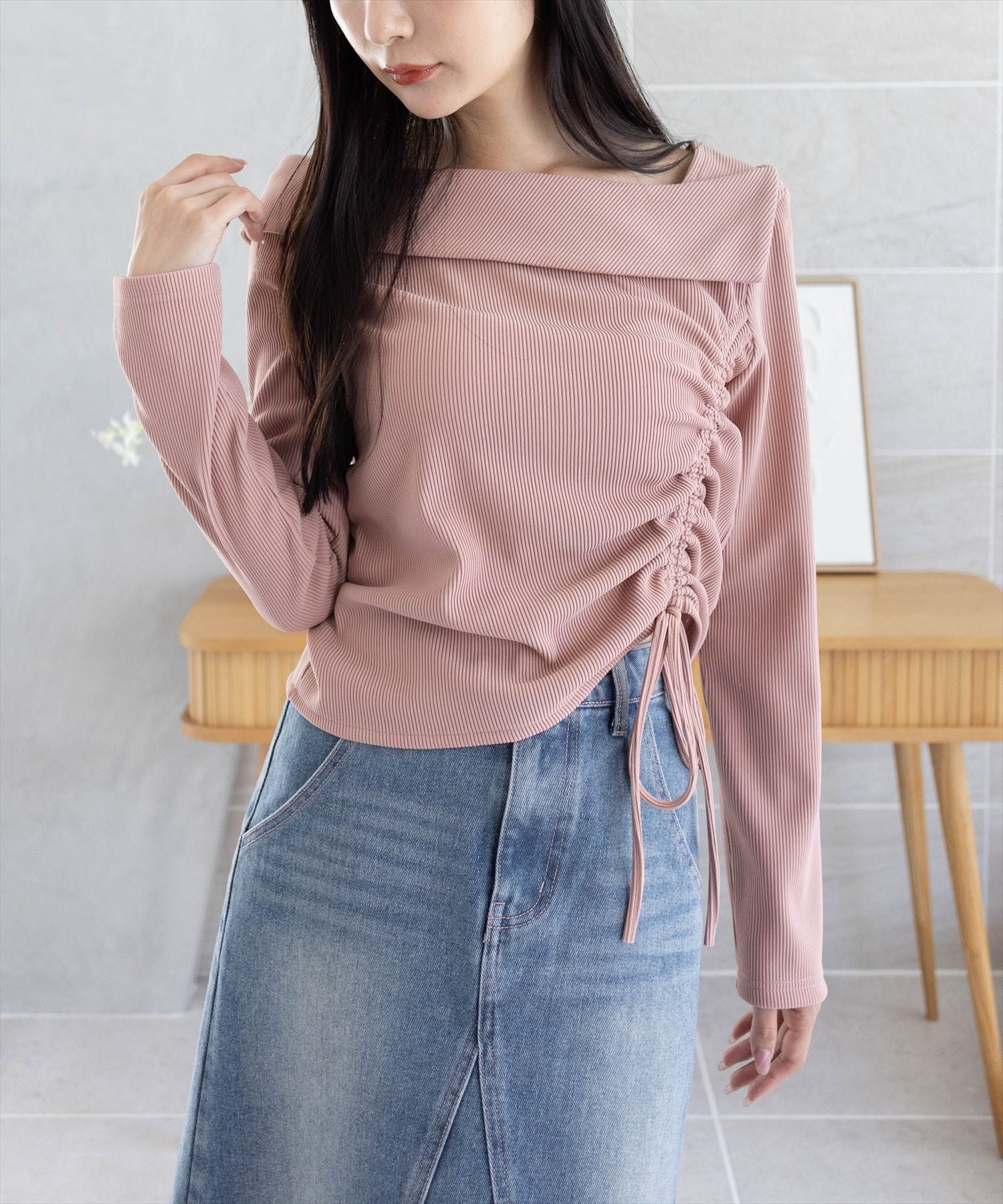 【クリア/clear】のサイドドロスト長袖リブカットソー インテリア・キッズ・メンズ・レディースファッション・服の通販 founy(ファニー) 　ファッション　Fashion　レディースファッション　Fashion for Women　トップス・カットソー　Cut & Sew Tops　カットソー・ベーシックTシャツ　Cut-and-Sewn Tops / Stretch Tees & Basics　ギャザー　Gathered, Ruffled　シャーリング　Shirring, Ruched　シンプル　Simple, Minimal　スラックス　Slacks, Dress Pants　タイトスカート　Pencil Skirt, Tight Skirt　デコルテ　Décolleté, Neckline　デニム　Denim, Jeans Material　長袖　Long Sleeve, Full Sleeve　フィット　Fit, Slim Fit　ボトム　Bottoms, Lower Wear　PKBE|ID: prp329100004723147 ipo3291000000034621987