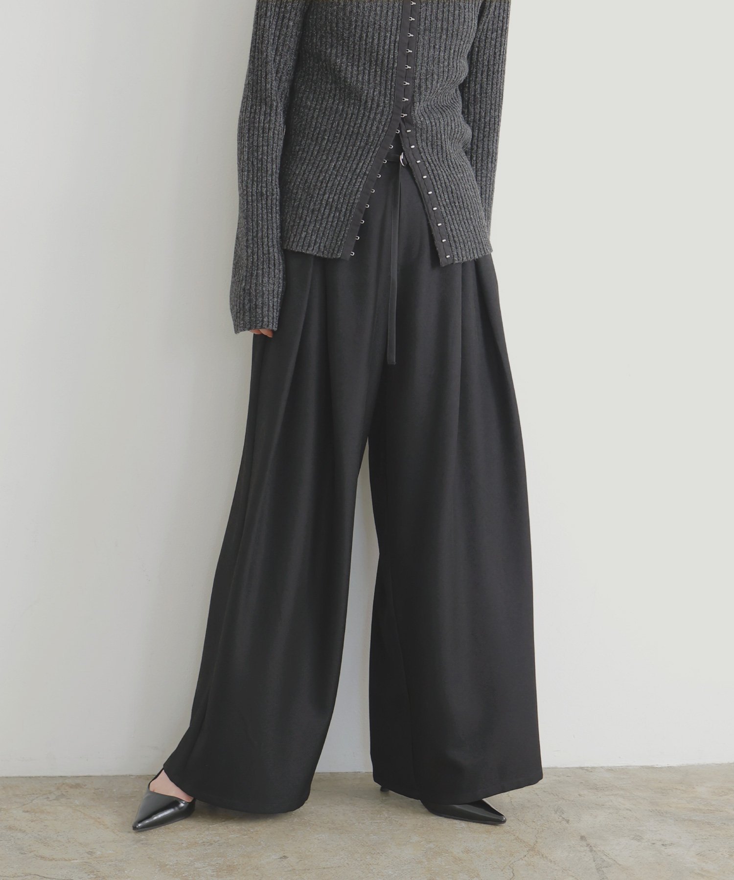 【リアン/Lian】のベルトデザインラップタックパンツ インテリア・キッズ・メンズ・レディースファッション・服の通販 founy(ファニー) 　ファッション　Fashion　レディースファッション　Fashion for Women　パンツ　Pants & Trousers　ベルト&ウエストマーク　Belts & Waist Accessories　フロント　Front, Front Design　ラップ　Wrap, Wrap Design　ブラック|ID: prp329100004723148 ipo3291000000034223650