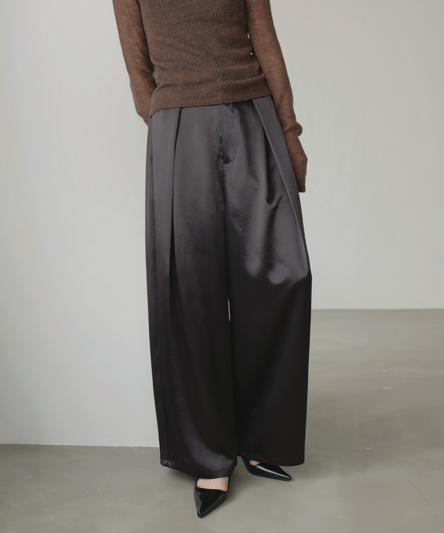 【リアン/Lian】のサテンタックワイドパンツ インテリア・キッズ・メンズ・レディースファッション・服の通販 founy(ファニー) 　ファッション　Fashion　レディースファッション　Fashion for Women　パンツ　Pants & Trousers　サテン　Satin, Glossy Fabric　ブラック|ID: prp329100004723175 ipo3291000000034518105