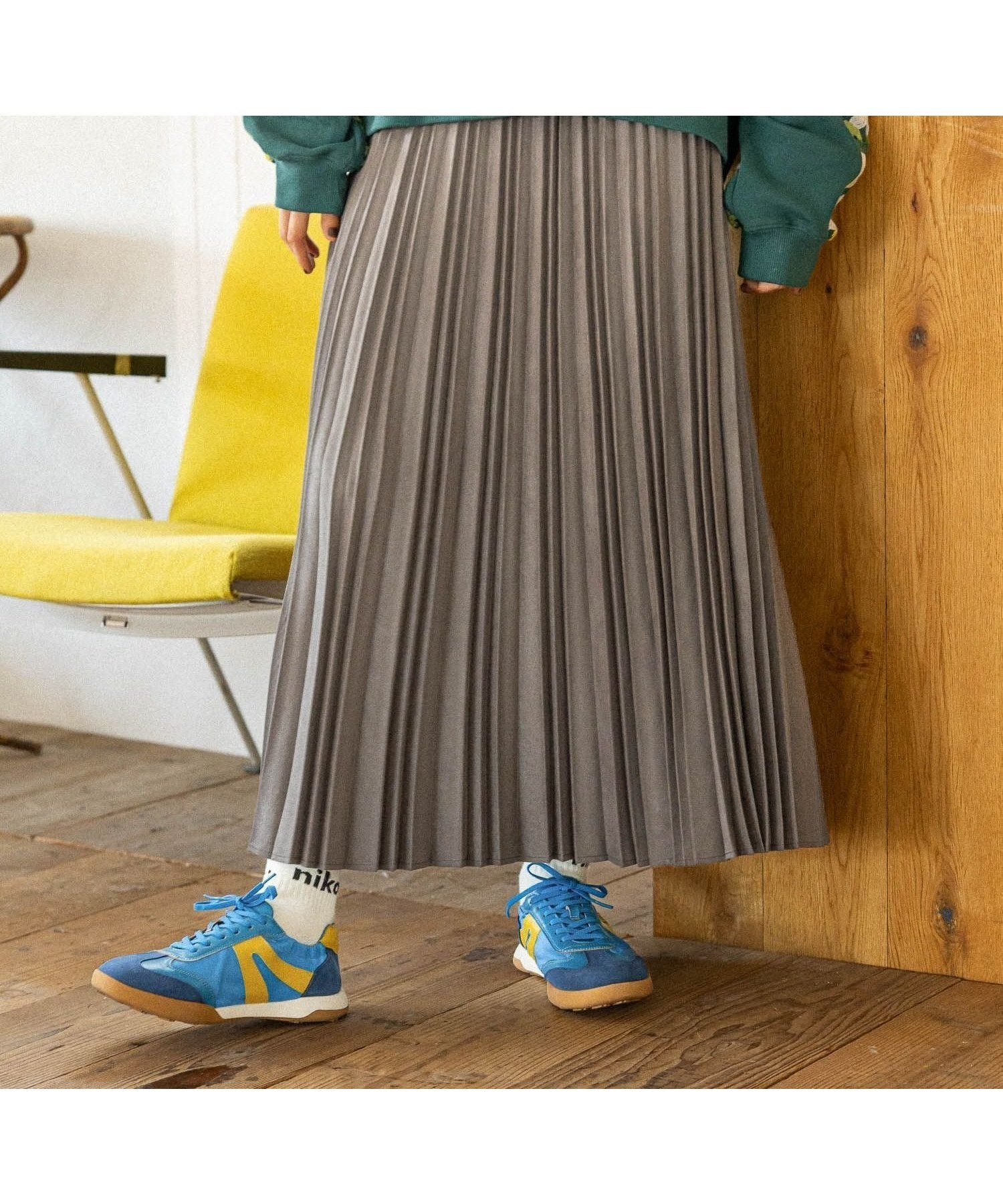 【ニコアンド/niko and】のスウェードプリーツスカート インテリア・キッズ・メンズ・レディースファッション・服の通販 founy(ファニー) 　ファッション　Fashion　レディースファッション　Fashion for Women　スカート　Skirts　プリーツスカート / 上品フェミニンスタイル　Pleated Skirts　おすすめ　Recommended / Our Picks　トレンド　Trend, Trending Now　ドレープ　Drape, Draping Fabric　プリーツ　Pleats, Pleated　ミックス　Mix, Mixed Style　レオパード　Leopard, Animal Print　ロング　Long, Long-Length　人気　Popular, Best Seller　楽ちん　Easy Fit, Comfortable　A/W・秋冬　Autumn/Winter　スモーク無地|ID: prp329100004723236 ipo3291000000034237221