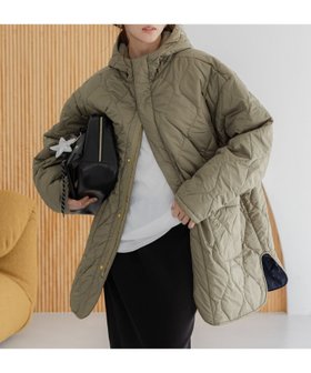 【エルーラ/Elura】のWEB限定/UNIVERSAL OVERALL別注 キルティングフードブルゾン/579951 人気、トレンドファッション・服の通販 founy(ファニー) ファッション Fashion レディースファッション Fashion for Women アウター Coat / Outerwear Collection ブルゾンジャケット・スポーティアウター Blouson Jackets 秋 Autumn キルト Quilt, Quilted Fabric 軽量 Lightweight, Ultra Light ジャケット Jacket, Outerwear スタイリッシュ Stylish, Fashionable スリット Slit, Slit Detail 定番 Standard, Basic Item 別注 Limited Edition, Custom Order リップ Lip, Lip Motif ロング Long, Long-Length ワイド Wide, Wide Fit ワーク Workwear, Utility Style おすすめ Recommended / Our Picks |ID:prp329100004723268