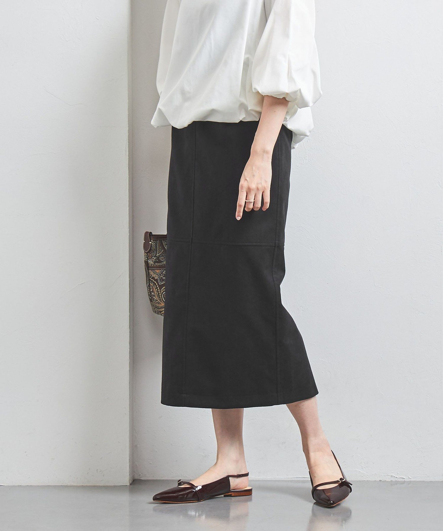 【ユナイテッドアローズ/UNITED ARROWS】のスエードライク ロング タイトスカート インテリア・キッズ・メンズ・レディースファッション・服の通販 founy(ファニー) 　ファッション　Fashion　レディースファッション　Fashion for Women　スカート　Skirts　切替　Switching, Contrast Panel　スリット　Slit, Slit Detail　タイトスカート　Pencil Skirt, Tight Skirt　なめらか　Smooth, Silky Texture　フィット　Fit, Slim Fit　ロング　Long, Long-Length　アウトレット　Outlet / Clearance　おすすめ　Recommended / Our Picks　ビジネス 仕事 通勤　Business / Work / Commuting　BLACK|ID: prp329100004723333 ipo3291000000034632033