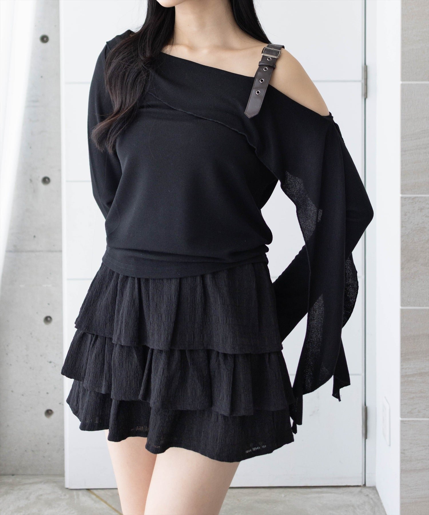 【クリア/clear】の肩ベルトTワンショルデザインカットソー インテリア・キッズ・メンズ・レディースファッション・服の通販 founy(ファニー) 　ファッション　Fashion　レディースファッション　Fashion for Women　トップス・カットソー　Cut & Sew Tops　カットソー・ベーシックTシャツ　Cut-and-Sewn Tops / Stretch Tees & Basics　ベルト&ウエストマーク　Belts & Waist Accessories　アシンメトリー　Asymmetrical Style　カットソー　Cut and Sewn Top　スラックス　Slacks, Dress Pants　フィット　Fit, Slim Fit　ロング　Long, Long-Length　おすすめ　Recommended / Our Picks　エレガント 上品　Elegant　BK|ID: prp329100004723341 ipo3291000000034652778