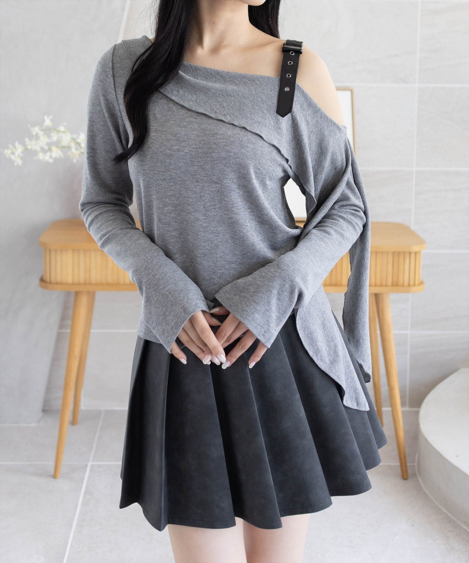 【クリア/clear】の肩ベルトTワンショルデザインカットソー インテリア・キッズ・メンズ・レディースファッション・服の通販 founy(ファニー) 　ファッション　Fashion　レディースファッション　Fashion for Women　トップス・カットソー　Cut & Sew Tops　カットソー・ベーシックTシャツ　Cut-and-Sewn Tops / Stretch Tees & Basics　ベルト&ウエストマーク　Belts & Waist Accessories　アシンメトリー　Asymmetrical Style　カットソー　Cut and Sewn Top　スラックス　Slacks, Dress Pants　フィット　Fit, Slim Fit　ロング　Long, Long-Length　おすすめ　Recommended / Our Picks　エレガント 上品　Elegant　GY|ID: prp329100004723341 ipo3291000000034652780