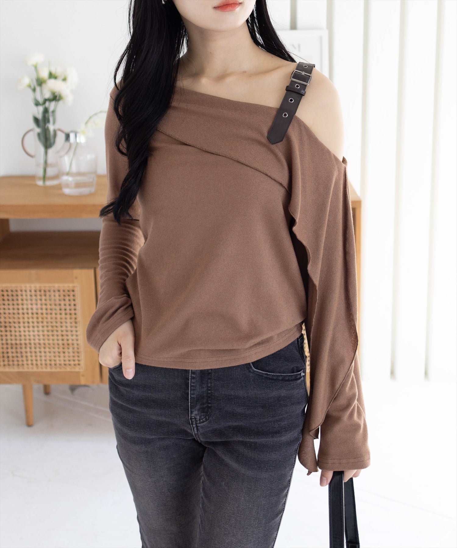 【クリア/clear】の肩ベルトTワンショルデザインカットソー インテリア・キッズ・メンズ・レディースファッション・服の通販 founy(ファニー) 　ファッション　Fashion　レディースファッション　Fashion for Women　トップス・カットソー　Cut & Sew Tops　カットソー・ベーシックTシャツ　Cut-and-Sewn Tops / Stretch Tees & Basics　ベルト&ウエストマーク　Belts & Waist Accessories　アシンメトリー　Asymmetrical Style　カットソー　Cut and Sewn Top　スラックス　Slacks, Dress Pants　フィット　Fit, Slim Fit　ロング　Long, Long-Length　おすすめ　Recommended / Our Picks　エレガント 上品　Elegant　BR|ID: prp329100004723341 ipo3291000000034652782