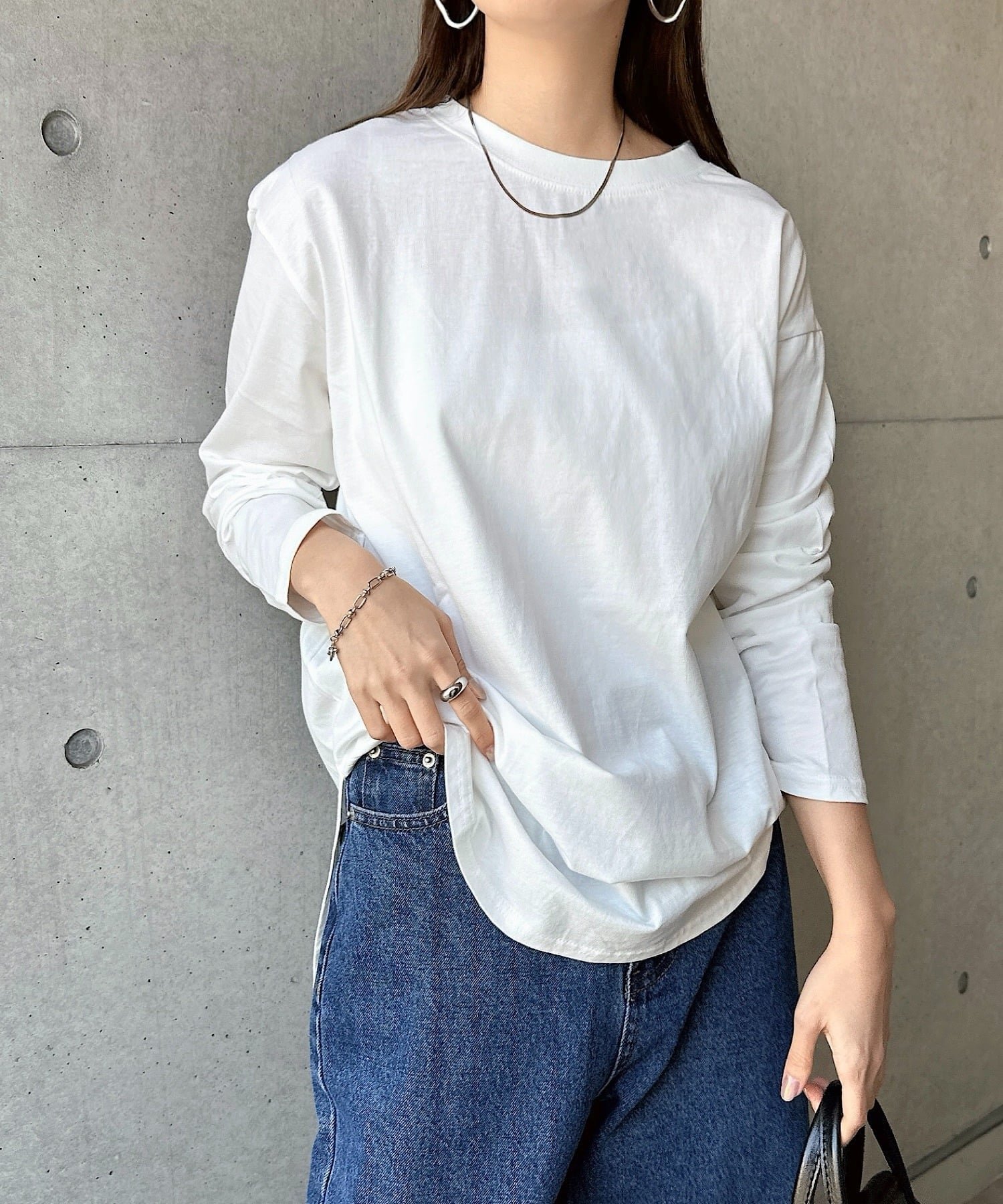 【アンドミー/andme】の汗染み防止加工 USAコットン 長袖 Tシャツ インテリア・キッズ・メンズ・レディースファッション・服の通販 founy(ファニー) 　ファッション　Fashion　レディースファッション　Fashion for Women　トップス・カットソー　Cut & Sew Tops　シャツ・ブラウス・オフィスカジュアル　Elegant Blouses & Button-Ups　ロングTシャツ・Tシャツ　Longline T-Shirts & Tees　カットソー　Cut and Sewn Top　ショルダー　Shoulder, Shoulder Strap　スウェット / スエット　Sweatshirt, Sweatwear　ドロップ　Drop Shoulder, Dropped Style　長袖　Long Sleeve, Full Sleeve　バランス　Balance, Style Balance　パーカー　Hoodie, Parka　ベーシック　Basic, Essential　ロング　Long, Long-Length　楽ちん　Easy Fit, Comfortable　ワイド　Wide, Wide Fit　おすすめ　Recommended / Our Picks　オフホワイト|ID: prp329100004723486 ipo3291000000034226372