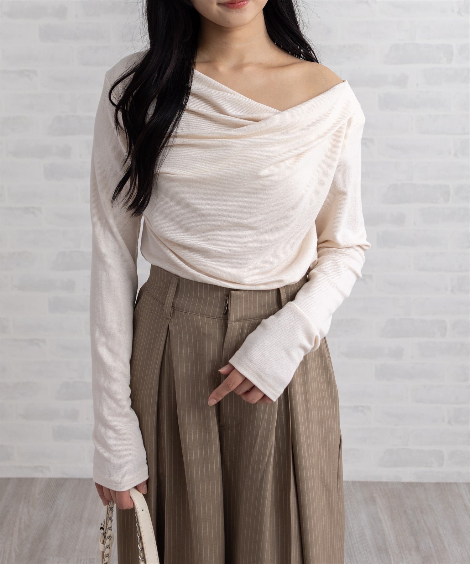 【クリア/clear】のドレープデザイン長袖カットソートップス インテリア・キッズ・メンズ・レディースファッション・服の通販 founy(ファニー) 　ファッション　Fashion　レディースファッション　Fashion for Women　トップス・カットソー　Cut & Sew Tops　カットソー・ベーシックTシャツ　Cut-and-Sewn Tops / Stretch Tees & Basics　シンプル　Simple, Minimal　スラックス　Slacks, Dress Pants　デニム　Denim, Jeans Material　トレンド　Trend, Trending Now　ドレープ　Drape, Draping Fabric　長袖　Long Sleeve, Full Sleeve　フィット　Fit, Slim Fit　ミニスカート　Mini Skirt, Short Skirt　エレガント 上品　Elegant　IV|ID: prp329100004723526 ipo3291000000034237249