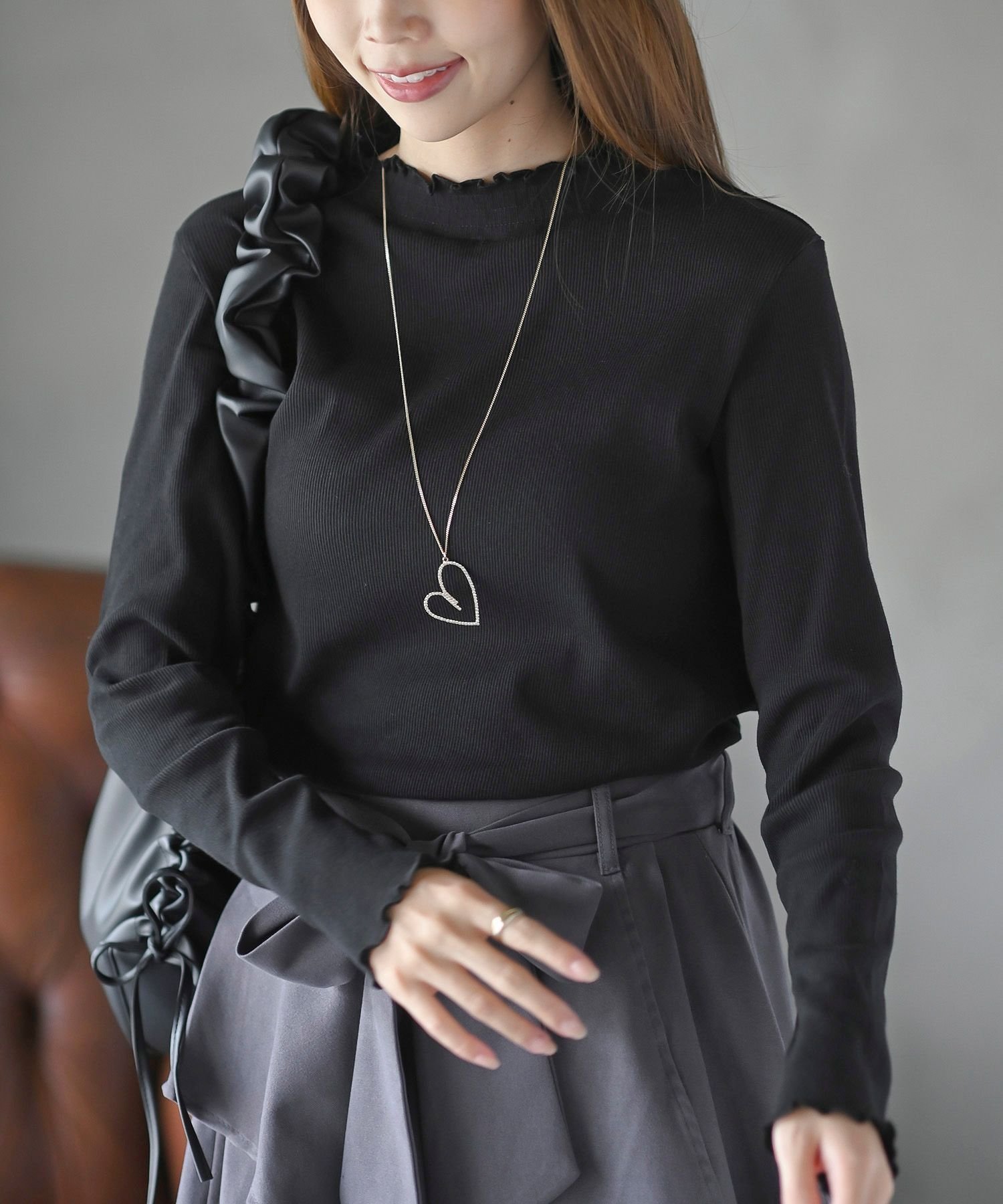 【アールピーエス/rps】の襟シャーリングメローカットソー インテリア・キッズ・メンズ・レディースファッション・服の通販 founy(ファニー) ファッション Fashion レディースファッション Fashion for Women トップス・カットソー Cut & Sew Tops カットソー・ベーシックTシャツ Cut-and-Sewn Tops / Stretch Tees & Basics インナー Innerwear シンプル Simple, Minimal フリル Frill, Ruffle プチプライス・低価格 Affordable / Budget Price 再入荷 Restock / Back in Stock ブラック|ID: prp329100004723638 ipo3291000000034774718