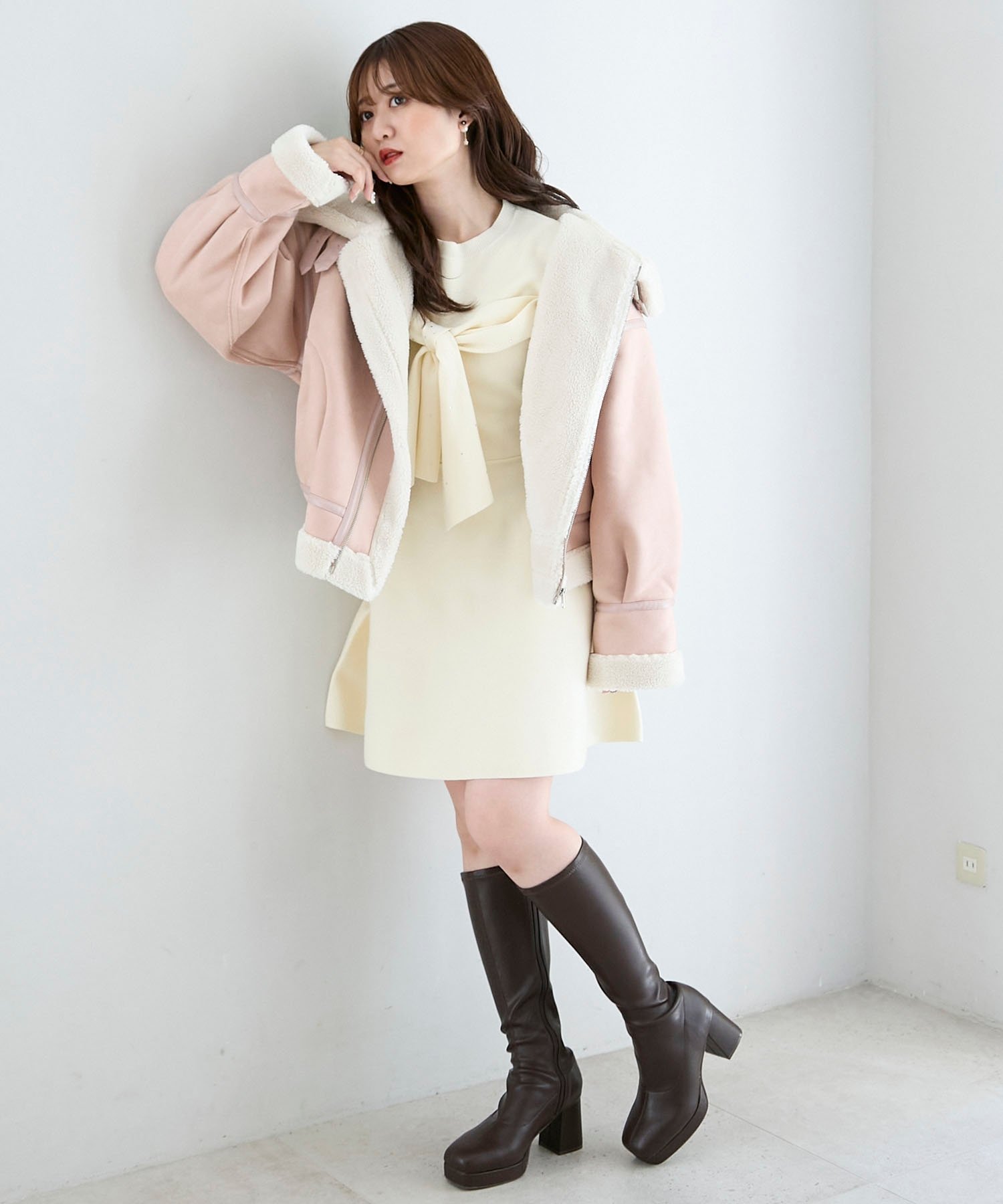 【マジェスティック レゴン/MAJESTIC LEGON】の◎ビジューリボンニットミニワンピース インテリア・キッズ・メンズ・レディースファッション・服の通販 founy(ファニー) 　ファッション　Fashion　レディースファッション　Fashion for Women　ワンピース　Dresses　おすすめ　Recommended / Our Picks　ダウン　Down, Puffer　ビジュー　Bijou, Jewel-like Accent　フィット　Fit, Slim Fit　フロント　Front, Front Design　ミュール　Mule, Backless Shoes　リボン　Ribbon, Bow　ロング　Long, Long-Length　再入荷　Restock / Back in Stock　アイボリー|ID: prp329100004723665 ipo3291000000034552085