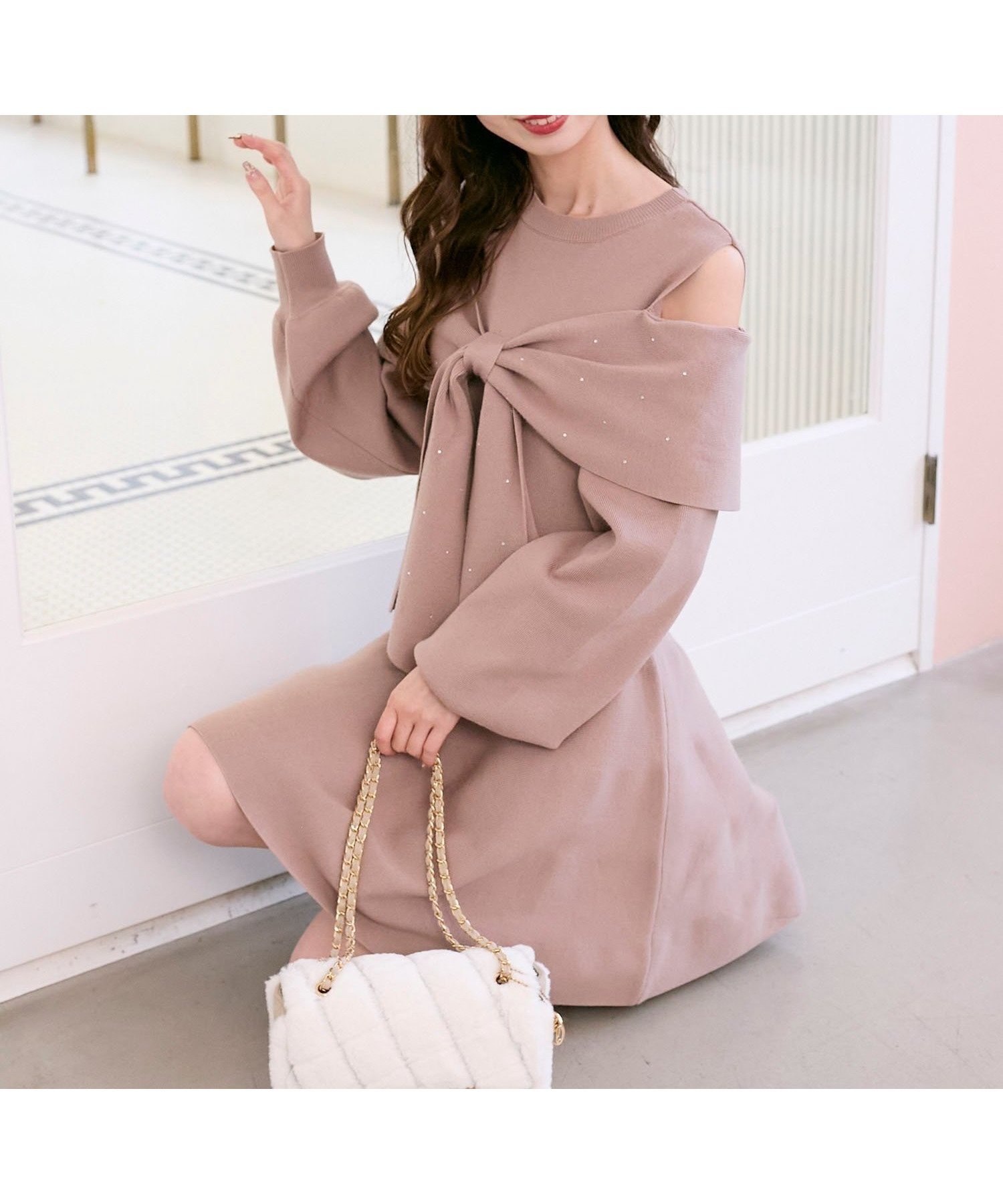 【マジェスティック レゴン/MAJESTIC LEGON】の◎ビジューリボンニットミニワンピース インテリア・キッズ・メンズ・レディースファッション・服の通販 founy(ファニー) 　ファッション　Fashion　レディースファッション　Fashion for Women　ワンピース　Dresses　おすすめ　Recommended / Our Picks　ダウン　Down, Puffer　ビジュー　Bijou, Jewel-like Accent　フィット　Fit, Slim Fit　フロント　Front, Front Design　ミュール　Mule, Backless Shoes　リボン　Ribbon, Bow　ロング　Long, Long-Length　再入荷　Restock / Back in Stock　ピンクベージュ|ID: prp329100004723665 ipo3291000000034552089