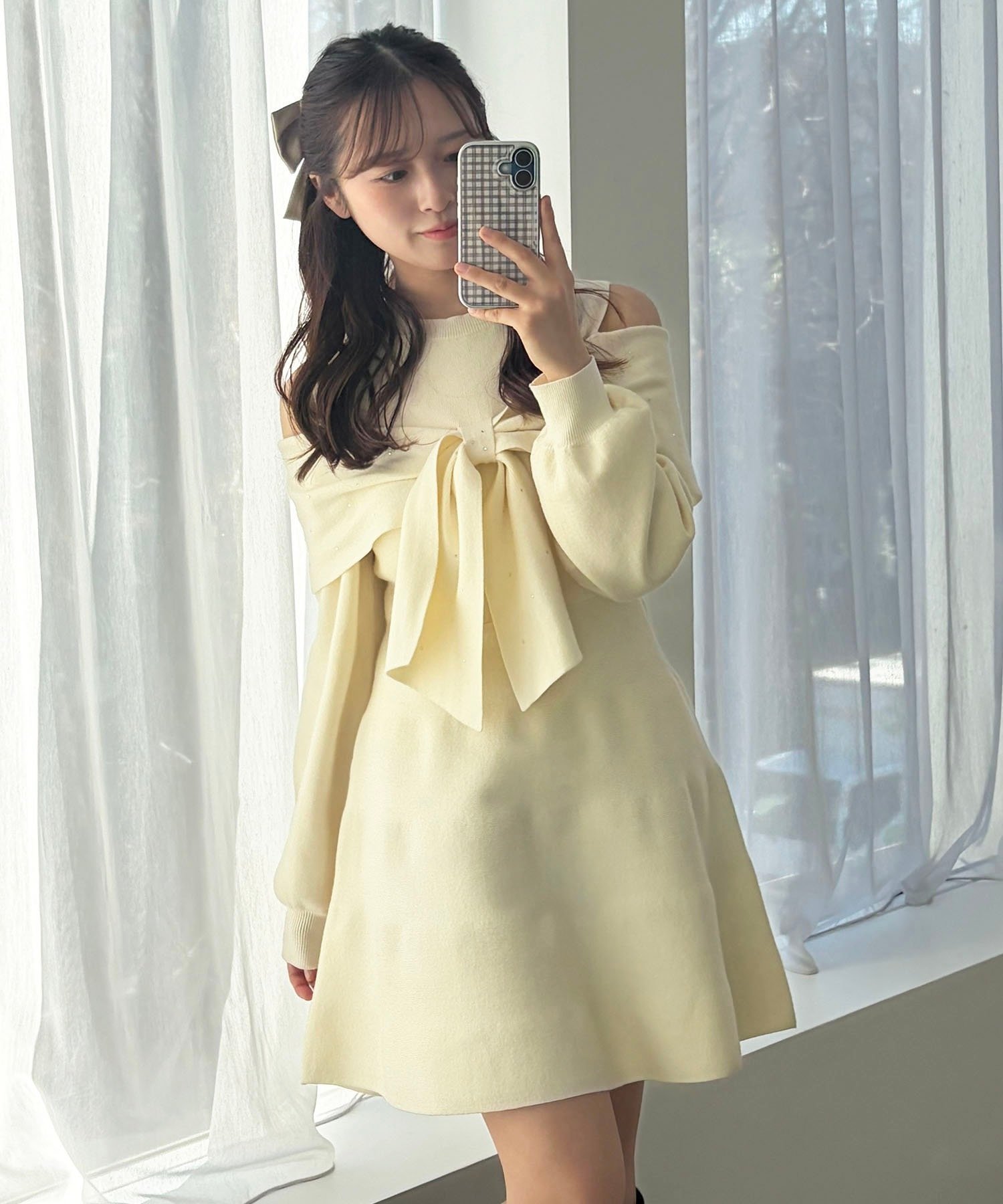 【マジェスティック レゴン/MAJESTIC LEGON】のビジューリボンニットミニワンピース インテリア・キッズ・メンズ・レディースファッション・服の通販 founy(ファニー) 　ファッション　Fashion　レディースファッション　Fashion for Women　ワンピース　Dresses　おすすめ　Recommended / Our Picks　ダウン　Down, Puffer　ビジュー　Bijou, Jewel-like Accent　フィット　Fit, Slim Fit　フロント　Front, Front Design　ミュール　Mule, Backless Shoes　リボン　Ribbon, Bow　ロング　Long, Long-Length　再入荷　Restock / Back in Stock　アイボリー|ID: prp329100004723665 ipo3291000000035111451