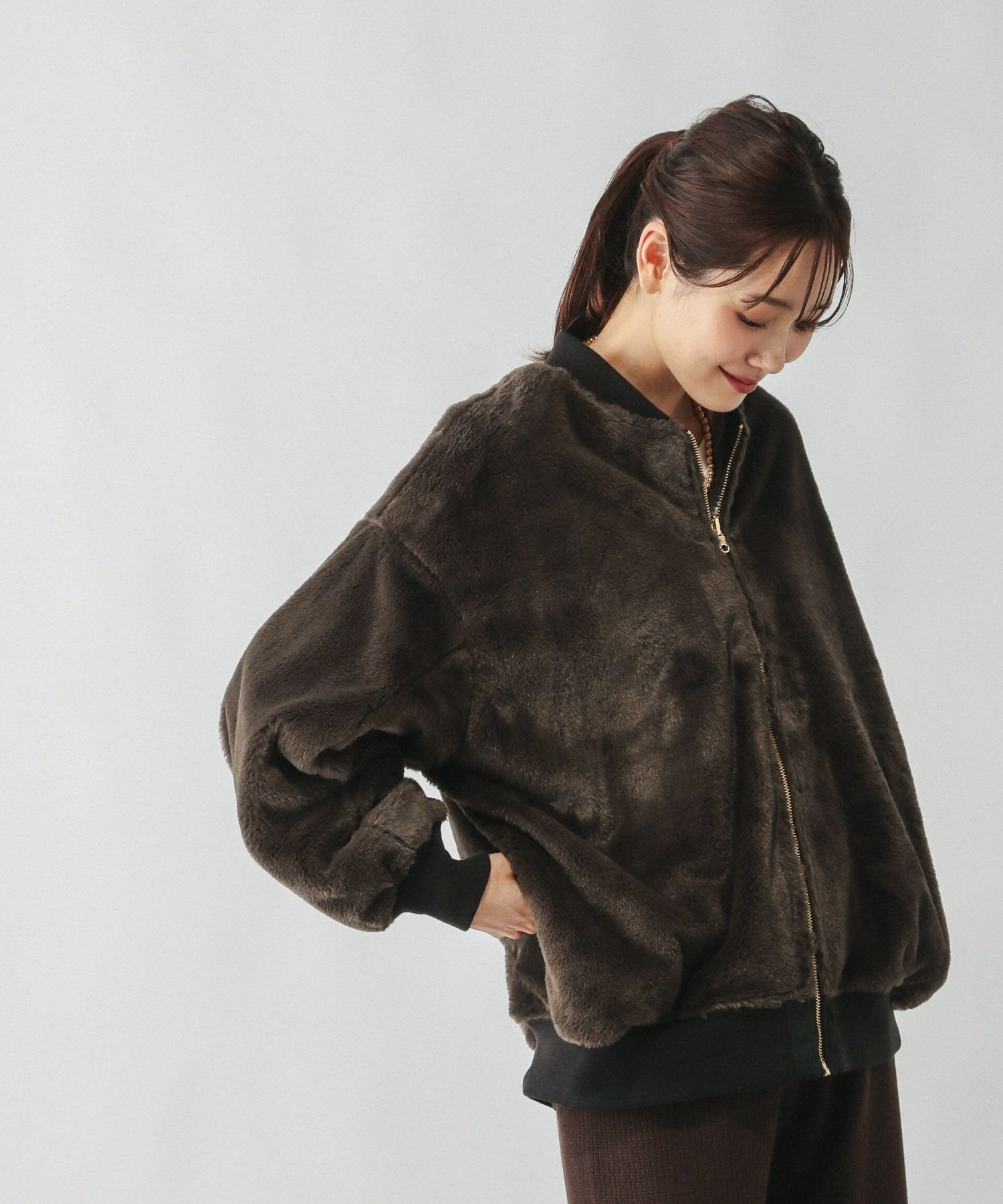 【グローバルワーク/GLOBAL WORK】のリバーシブルファーブルゾン/497161 インテリア・キッズ・メンズ・レディースファッション・服の通販 founy(ファニー) 　ファッション　Fashion　レディースファッション　Fashion for Women　アウター　Coat / Outerwear Collection　ブルゾンジャケット・スポーティアウター　Blouson Jackets　おすすめ　Recommended / Our Picks　キャミワンピース　Cami Dress, Slip Dress　シンプル　Simple, Minimal　タフタ　Taffeta, Structured Fabric　フェイクファー　Faux Fur, Imitation Fur　ポケット　Pocket, Pocket Detail　リバーシブル　Reversible, Two-Sided　軽量　Lightweight, Ultra Light　防寒　Cold Protection, Winter-Ready　ブラック×チャコール09|ID: prp329100004723672 ipo3291000000034138216