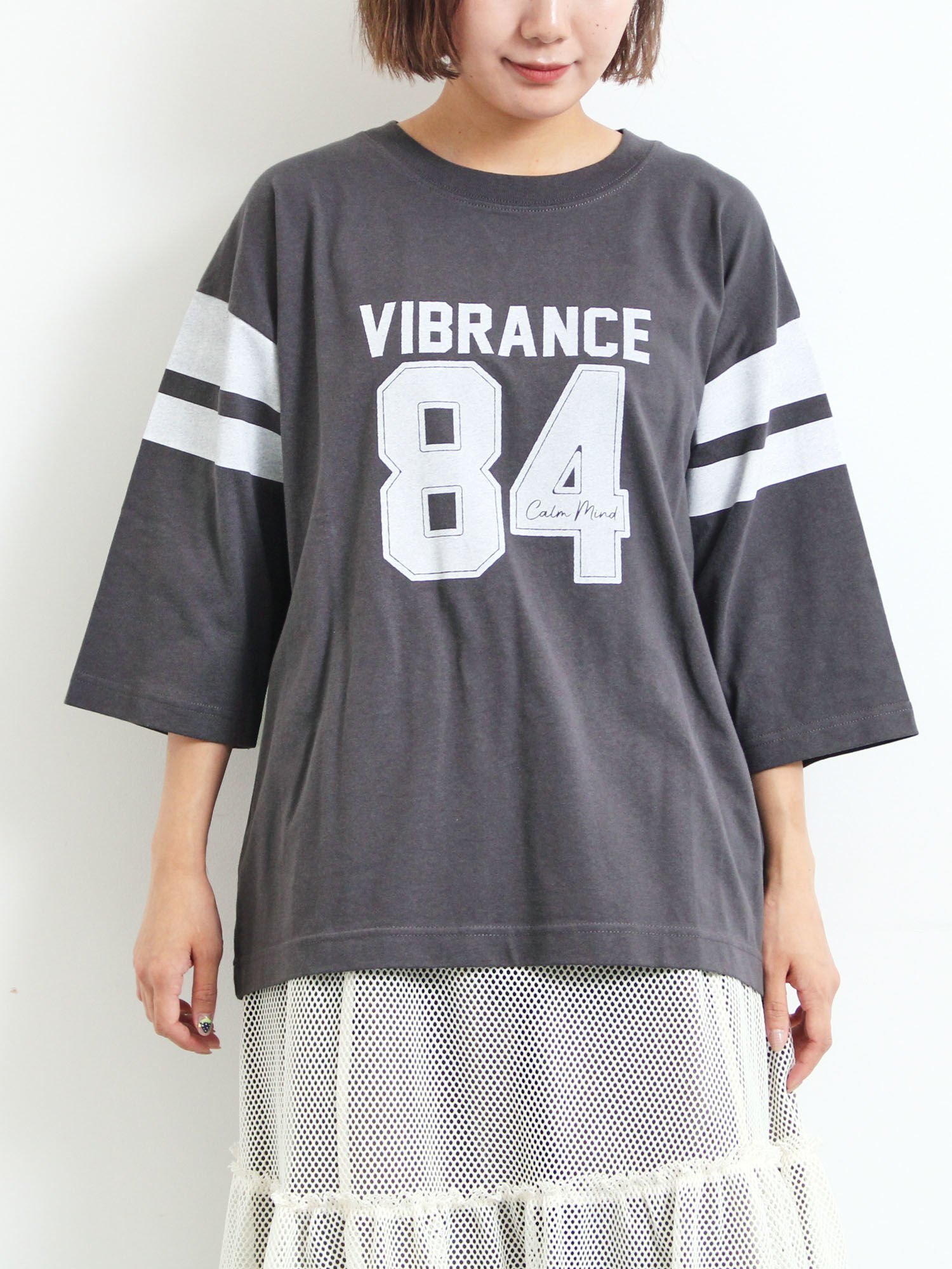 【サマンサモスモス/Samansa Mos2】の接触冷感 ナンバリングプリントTシャツ インテリア・キッズ・メンズ・レディースファッション・服の通販 founy(ファニー) 　ファッション　Fashion　レディースファッション　Fashion for Women　トップス・カットソー　Cut & Sew Tops　シャツ・ブラウス・オフィスカジュアル　Elegant Blouses & Button-Ups　ロングTシャツ・Tシャツ　Longline T-Shirts & Tees　おすすめ　Recommended / Our Picks　プリント　Print, Printed Pattern　チャコールグレー|ID: prp329100004723677 ipo3291000000034238525