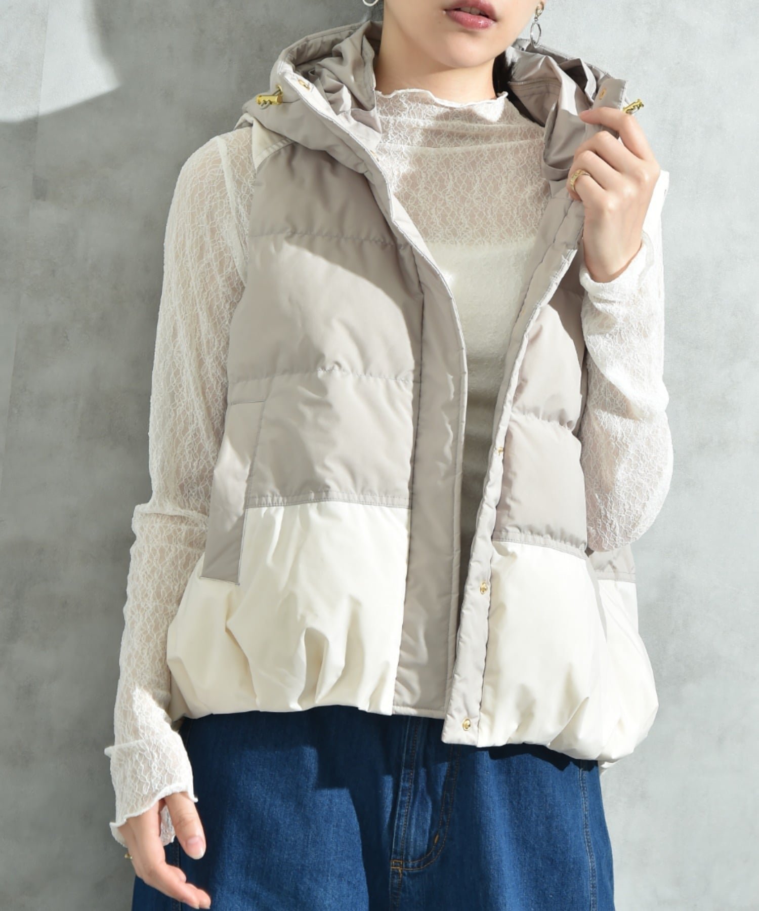 【インタープラネット/INTERPLANET】のエアリーフードピュアダウンベスト インテリア・キッズ・メンズ・レディースファッション・服の通販 founy(ファニー) 　ファッション　Fashion　レディースファッション　Fashion for Women　アウター　Coat / Outerwear Collection　トップス・カットソー　Cut & Sew Tops　ベスト&ジレ / 重ね着スタイル　Vests & Gilets　今季　This Season, Current Season　軽量　Lightweight, Ultra Light　タフタ　Taffeta, Structured Fabric　ダウン　Down, Puffer　フロント　Front, Front Design　ベスト　Vest, Waistcoat　ベーシック　Basic, Essential　防寒　Cold Protection, Winter-Ready　モカ|ID: prp329100004723708 ipo3291000000034499522