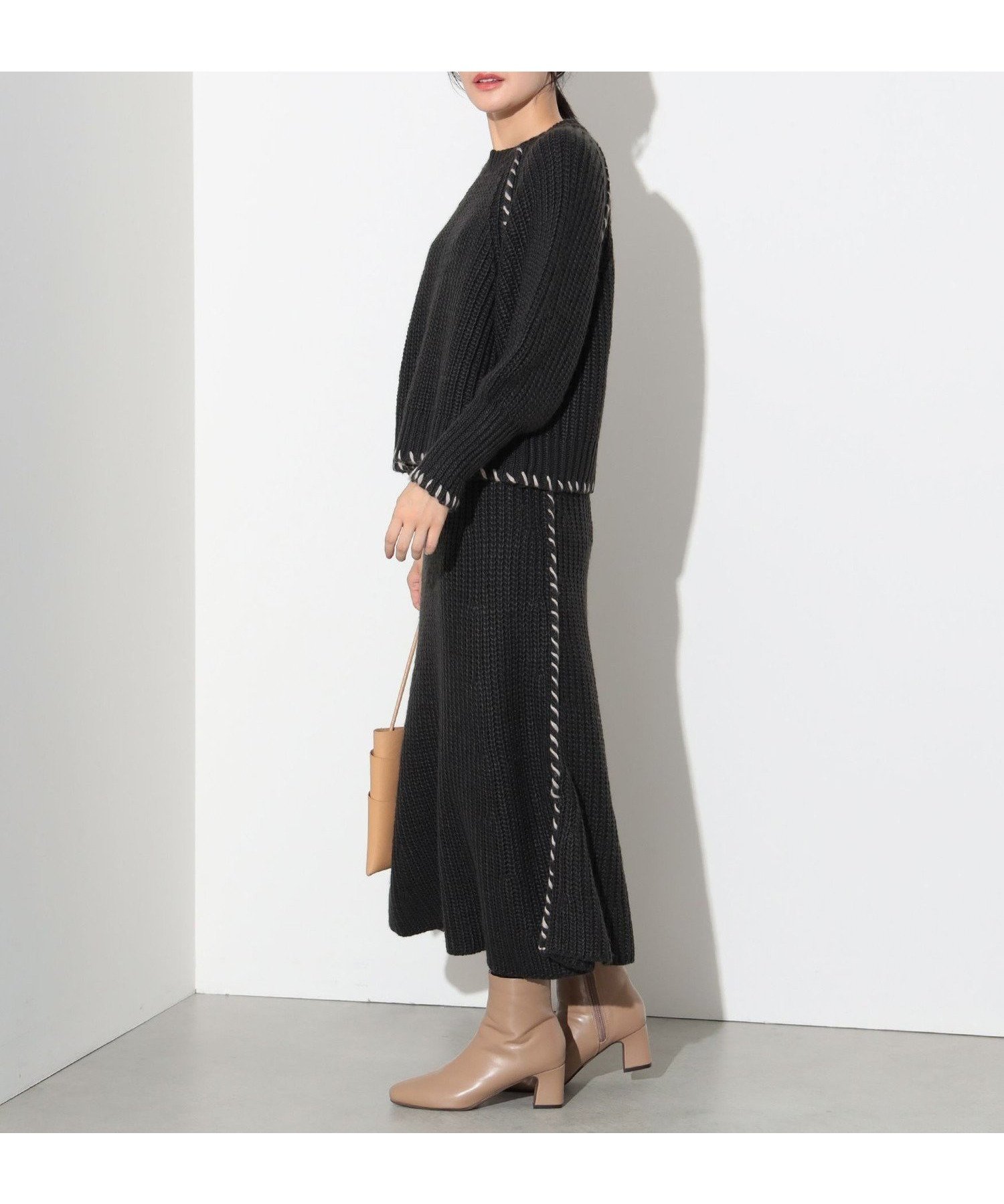 【ビームス ウイメン/BEAMS】の配色 ハンドステッチ セットアップ(手洗い可能・セットアイテム) インテリア・キッズ・メンズ・レディースファッション・服の通販 founy(ファニー) 　ファッション　Fashion　レディースファッション　Fashion for Women　セットアップ　Matching Sets　おすすめ　Recommended / Our Picks　スウェット / スエット　Sweatshirt, Sweatwear　ストレート　Straight, Straight Cut　セットアップ　Set-Up, Coordinated Outfit　ハンド　Hand, Handmade　バランス　Balance, Style Balance　マーメイド　Mermaid, Fishtail Silhouette　CHARCOAL BLACK|ID: prp329100004723784 ipo3291000000034138696