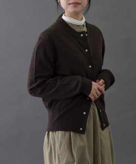 【アーバンリサーチ ドアーズ/URBAN RESEARCH DOORS】のFORK SPOON ミラージュクルーネックニットカーディガン 人気、トレンドファッション・服の通販 founy(ファニー) ファッション Fashion レディースファッション Fashion for Women トップス・カットソー Cut & Sew Tops ニット Knit Tops & Sweaters カーディガン・羽織り Layered Style Cardigans 2025年 2025 2025-2026秋冬・A/W Autumn/Winter 2025–26 AW25–26 冬 Winter / This Winter カーディガン Cardigan, Knitwear コンパクト Compact, Small Size ベーシック Basic, Essential 吸水 Absorbent, Quick-Dry 定番 Standard, Basic Item A/W・秋冬 Autumn/Winter |ID:prp329100004723910