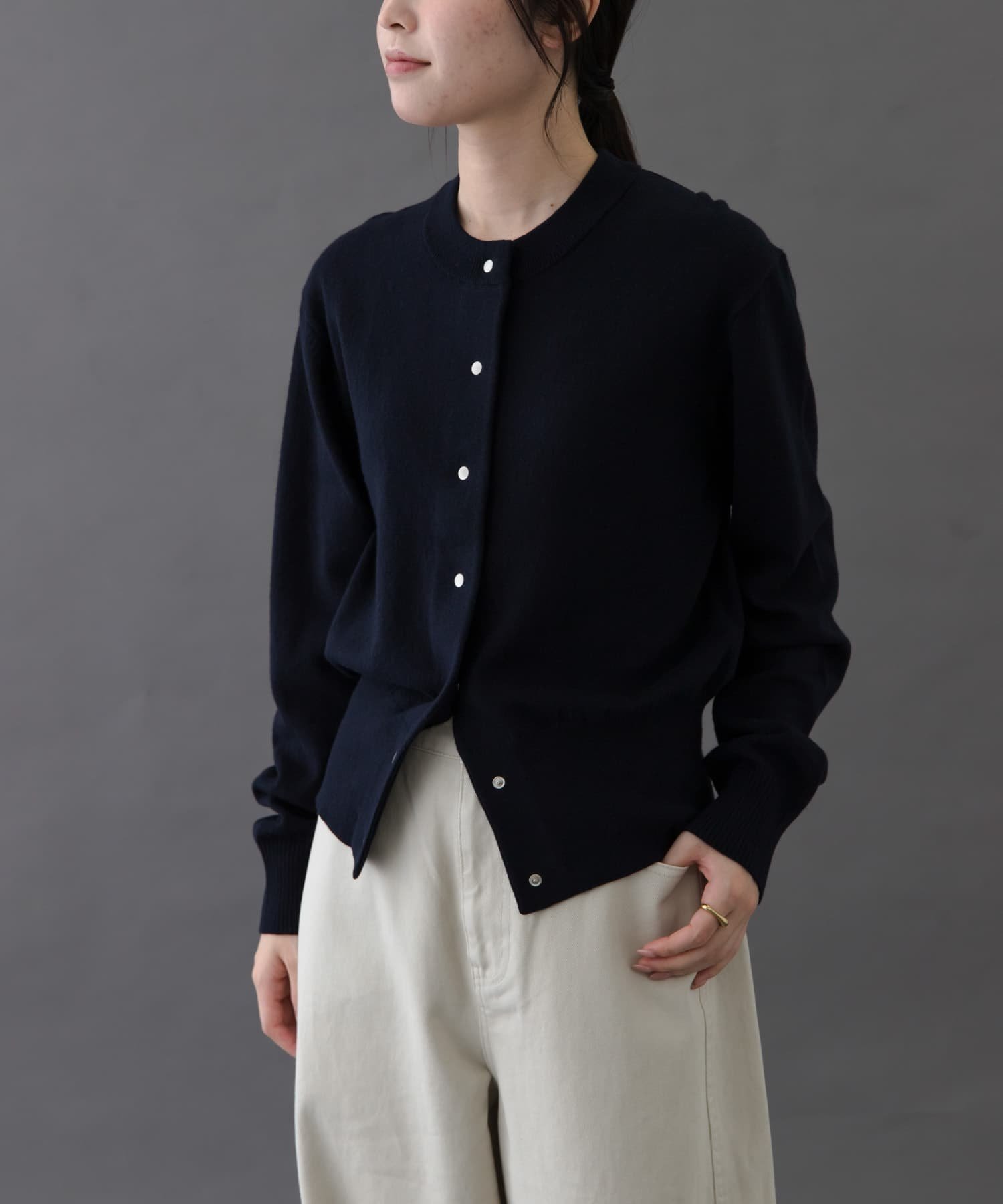 【アーバンリサーチ ドアーズ/URBAN RESEARCH DOORS】のFORK SPOON ミラージュクルーネックニットカーディガン インテリア・キッズ・メンズ・レディースファッション・服の通販 founy(ファニー) 　ファッション　Fashion　レディースファッション　Fashion for Women　トップス・カットソー　Cut & Sew Tops　ニット　Knit Tops & Sweaters　カーディガン・羽織り　Layered Style Cardigans　2025年　2025　2025-2026秋冬・A/W　Autumn/Winter 2025–26 AW25–26　冬　Winter / This Winter　カーディガン　Cardigan, Knitwear　コンパクト　Compact, Small Size　ベーシック　Basic, Essential　吸水　Absorbent, Quick-Dry　定番　Standard, Basic Item　A/W・秋冬　Autumn/Winter　NAVY|ID: prp329100004723910 ipo3291000000034139202
