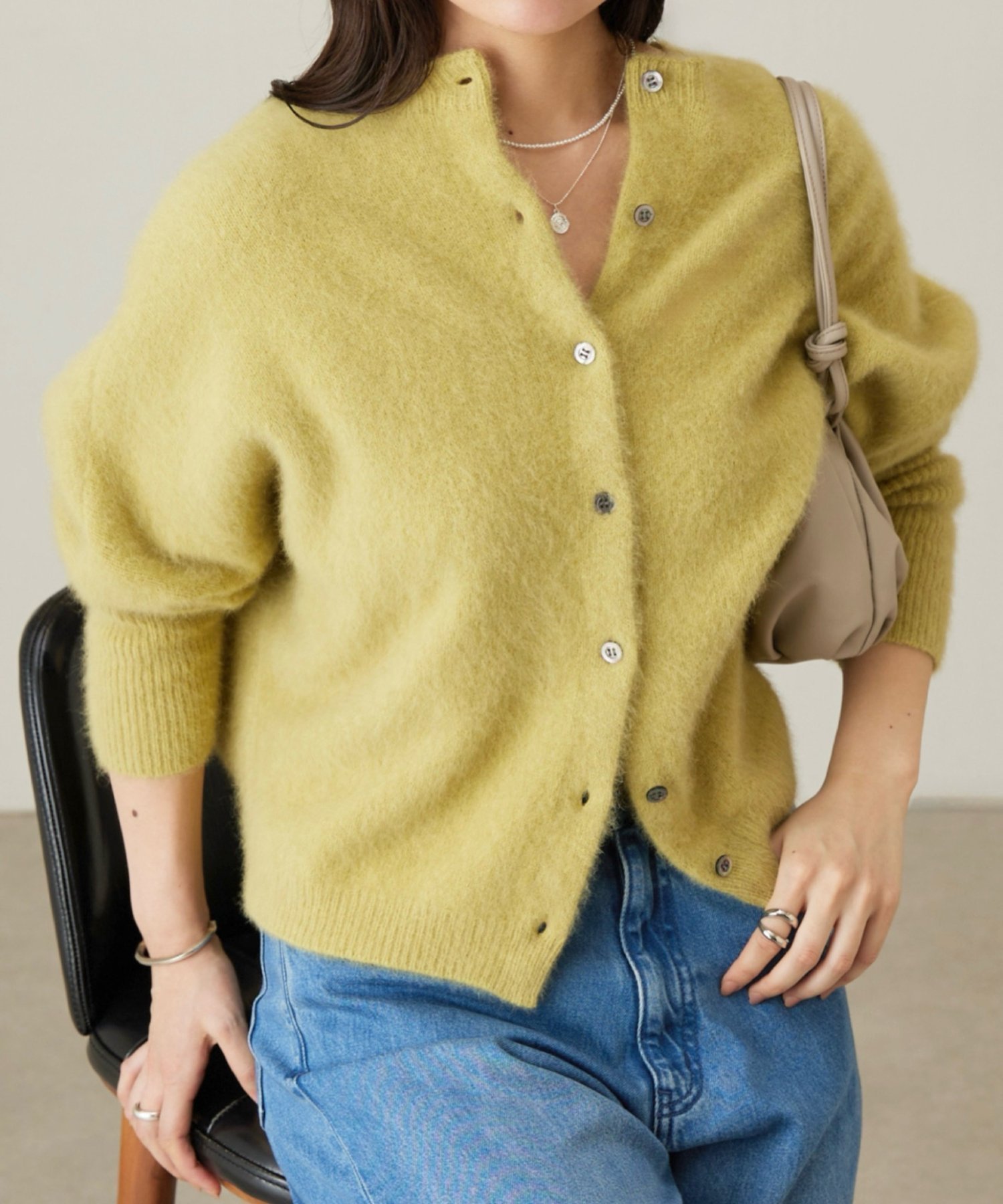 【ビアズリー/BEARDSLEY】のFOXウール後ろボタンニット インテリア・キッズ・メンズ・レディースファッション・服の通販 founy(ファニー) 　ファッション　Fashion　レディースファッション　Fashion for Women　トップス・カットソー　Cut & Sew Tops　ニット　Knit Tops & Sweaters　インナー　Innerwear　カーディガン　Cardigan, Knitwear　人気　Popular, Best Seller　冬　Winter / This Winter　再入荷　Restock / Back in Stock　おすすめ　Recommended / Our Picks　エレガント 上品　Elegant　イエロー|ID: prp329100004723939 ipo3291000000034732916