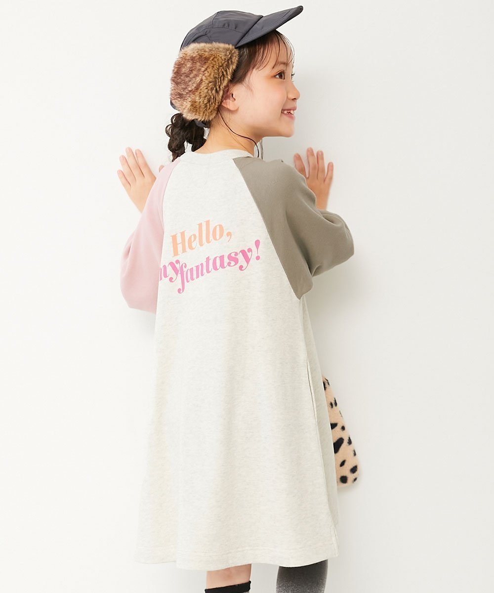 【デビロック/devirock / KIDS】の綿100% マルチプリント ラグラン スウェットワンピース 長袖ワンピース 25AW インテリア・キッズ・メンズ・レディースファッション・服の通販 founy(ファニー) ファッション Fashion キッズファッション Fashion for Kids ワンピース Dresses スニーカー Sneakers, Trainers ソックス Socks, Hosiery トレンド Trend, Trending Now 長袖 Long Sleeve, Full Sleeve プリント Print, Printed Pattern おすすめ Recommended / Our Picks 2025年 2025 2025-2026秋冬・A/W Autumn/Winter 2025–26 AW25–26 006-ロゴ3-Dグレージュ|ID: prp329100004724100 ipo3291000000034721876