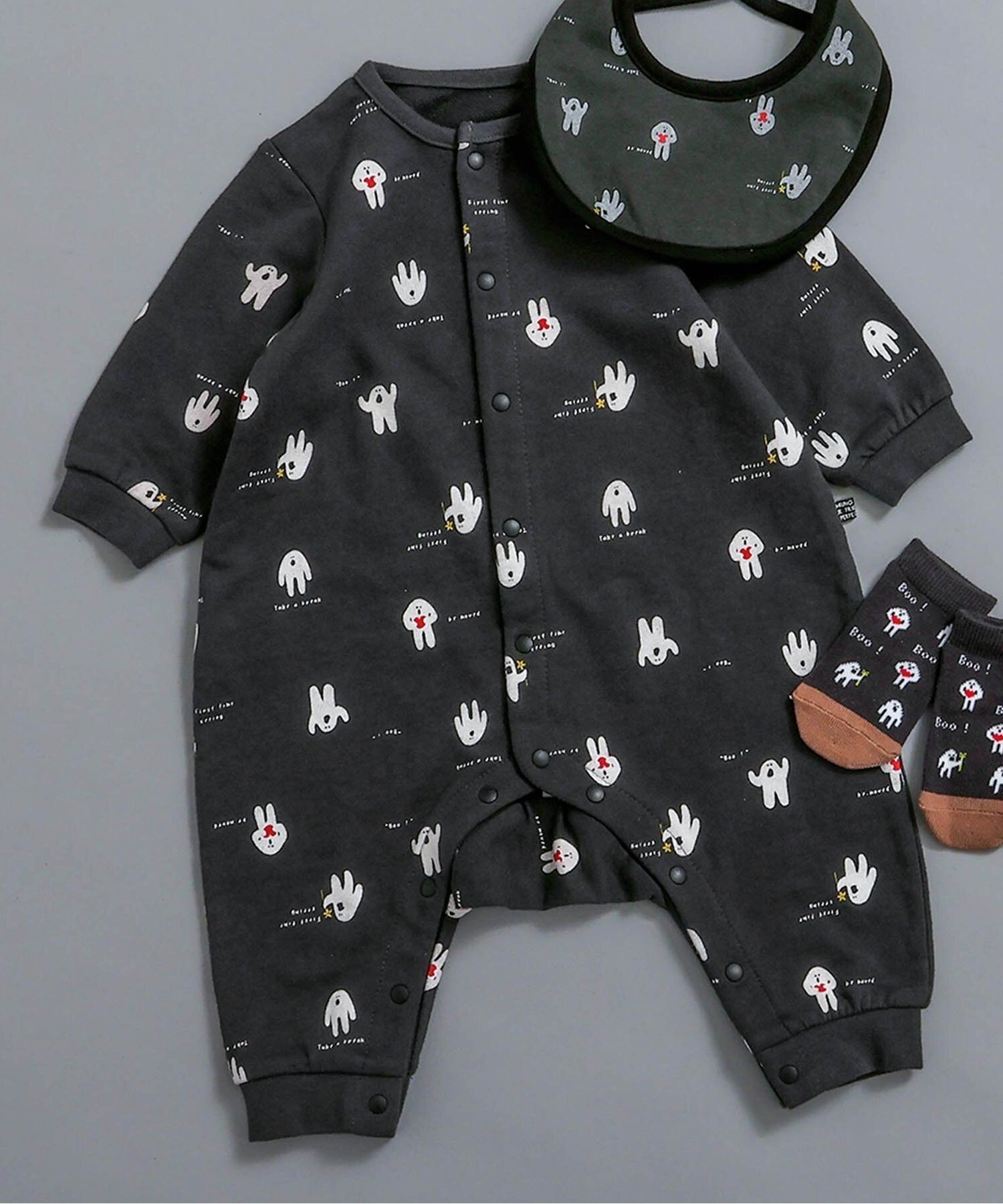 【エフオー オンラインストア/F.O.Online Store / KIDS】の総柄ロンパス マイファーストブリーズ インテリア・キッズ・メンズ・レディースファッション・服の通販 founy(ファニー) 　ファッション　Fashion　キッズファッション　Fashion for Kids　おすすめ　Recommended / Our Picks　ギフト プレゼント　Gift / Present　ロンパース　Romper, Jumpsuit　人気　Popular, Best Seller　チャコール|ID: prp329100004724214 ipo3291000000034140459