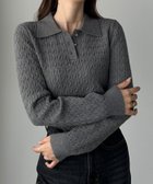 【ジュノア/JUNOAH】のLouere ゴールドボタンケーブルニットポロ チャコール|ID: prp329100004724304 ipo3291000000034482077