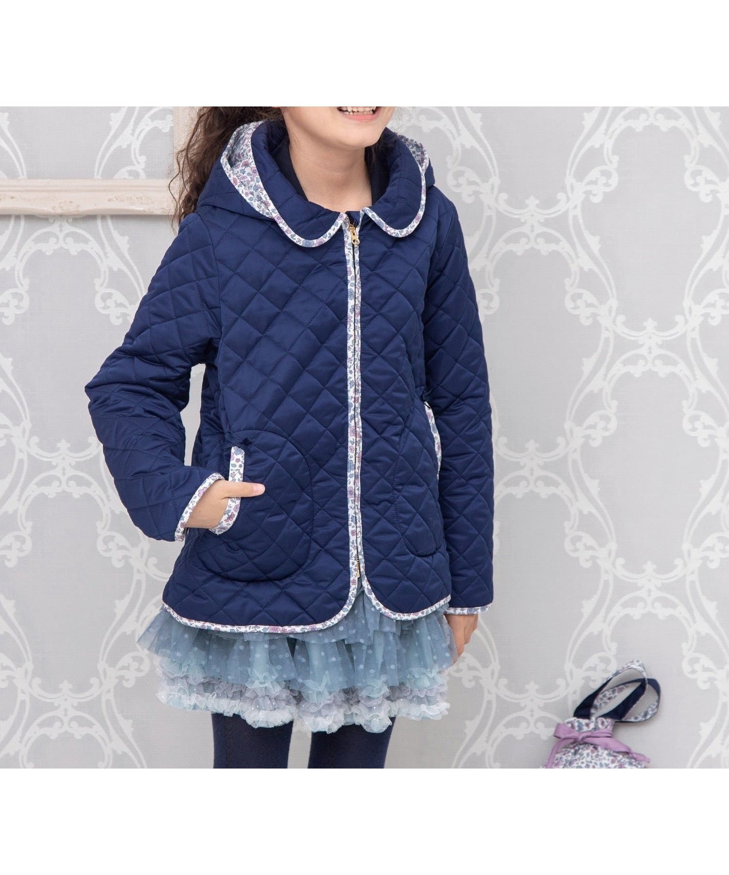 【パンパンテュテュ/panpantutu / KIDS】の2wayフラワーキルトショートコート インテリア・キッズ・メンズ・レディースファッション・服の通販 founy(ファニー) 　ファッション　Fashion　キッズファッション　Fashion for Kids　アウター　Coat Outerwear /Kids　ガーリー　Girly, Feminine Style　キルト　Quilt, Quilted Fabric　ショート　Short, Short Length　ジャケット　Jacket, Outerwear　スリット　Slit, Slit Detail　パイピング　Piping, Trim Design　フラワー　Flower, Floral　ポケット　Pocket, Pocket Detail　エレガント 上品　Elegant　A/W・秋冬　Autumn/Winter　軽量　Lightweight, Ultra Light　シルキーネイビー|ID: prp329100004724349 ipo3291000000034140996