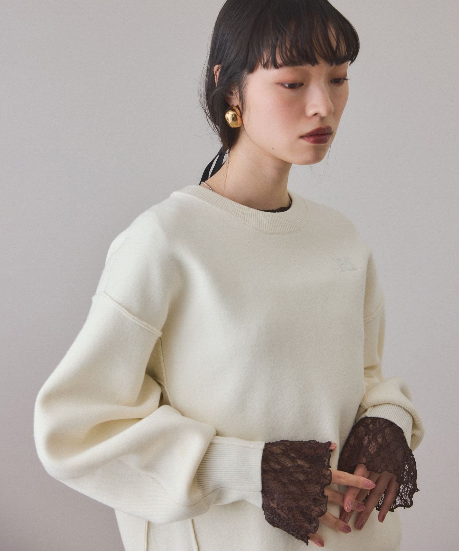 【アダム エ ロペ/ADAM ET ROPE'】の【サステナブル】ロゴパッチスウェットニット 人気、トレンドファッション・服の通販 founy(ファニー) ファッション Fashion レディースファッション Fashion for Women トップス・カットソー Cut & Sew Tops ニット Knit Tops & Sweaters レディースパーカー・カジュアルフーディー Casual Hoodies & Sweatshirts スウェット・クルーネックトップス Sweatshirts & Crewnecks / Relaxed Fit Sweat Tops クロップド Cropped, Short Length ショート Short, Short Length ストレッチ Stretch, Stretchy Fabric スリーブ Sleeve, Long Sleeve / Short Sleeve ダウン Down, Puffer バランス Balance, Style Balance ボトム Bottoms, Lower Wear ミドル Middle Length, Mid Height リラックス Relax, Relaxed Fit ワイド Wide, Wide Fit ワンポイント One Point, Statement Accent A/W・秋冬 Autumn/Winter おすすめ Recommended / Our Picks 2026年 2026 other-1|ID: prp329100004724622 ipo3291000000034916366