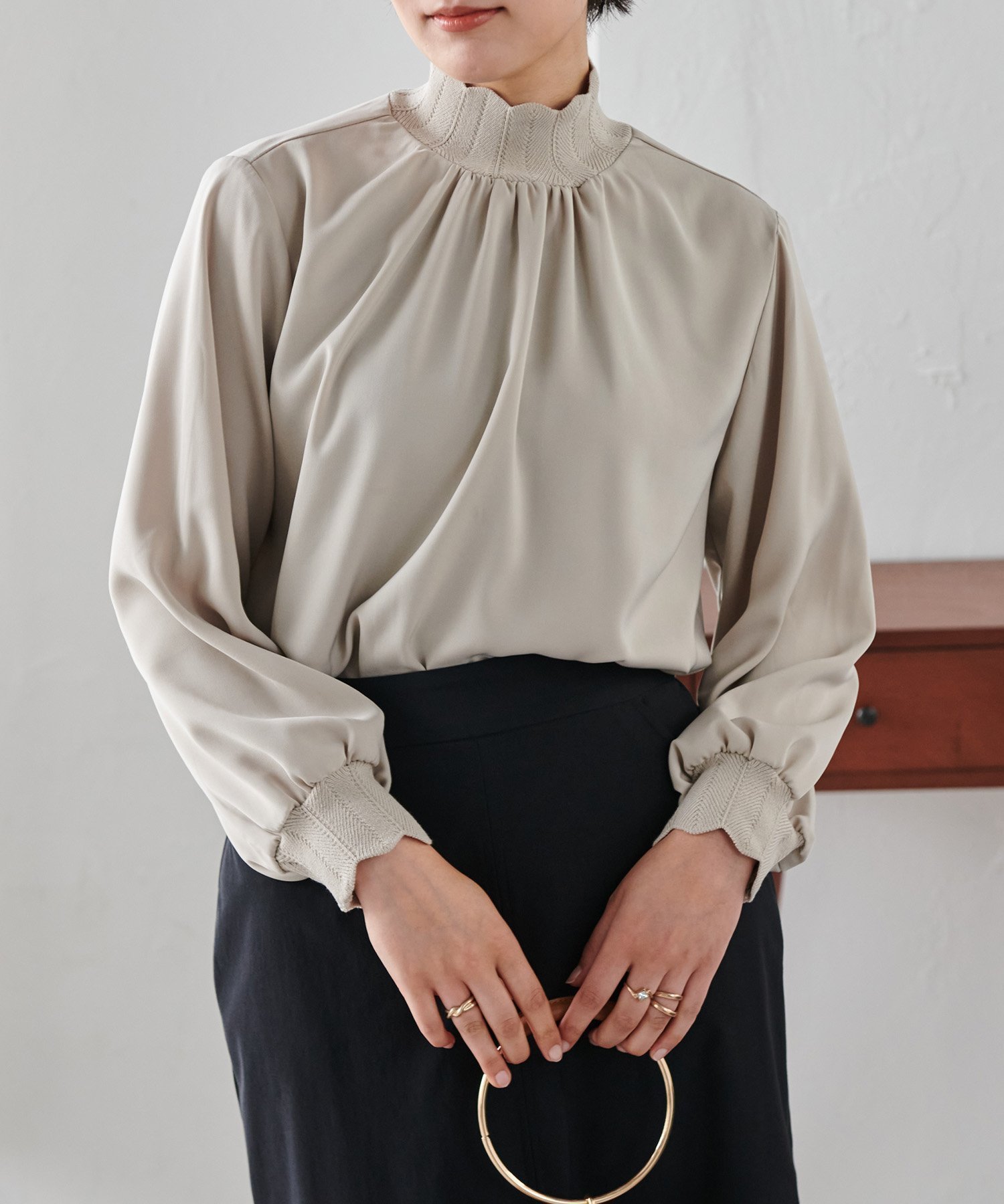 【ラナン/Ranan】のRanan/スカラップリブニット使いブラウス インテリア・キッズ・メンズ・レディースファッション・服の通販 founy(ファニー) 　ファッション　Fashion　レディースファッション　Fashion for Women　トップス・カットソー　Cut & Sew Tops　ニット　Knit Tops & Sweaters　シャツ・ブラウス・オフィスカジュアル　Elegant Blouses & Button-Ups　ジャケット　Jacket, Outerwear　スカラップ　Scallop, Scalloped Edge　スリーブ　Sleeve, Long Sleeve / Short Sleeve　デニム　Denim, Jeans Material　ハイネック　High Neck, Mock Neck　エレガント 上品　Elegant　切替　Switching, Contrast Panel　ライトグレージュ|ID: prp329100004724630 ipo3291000000034142019