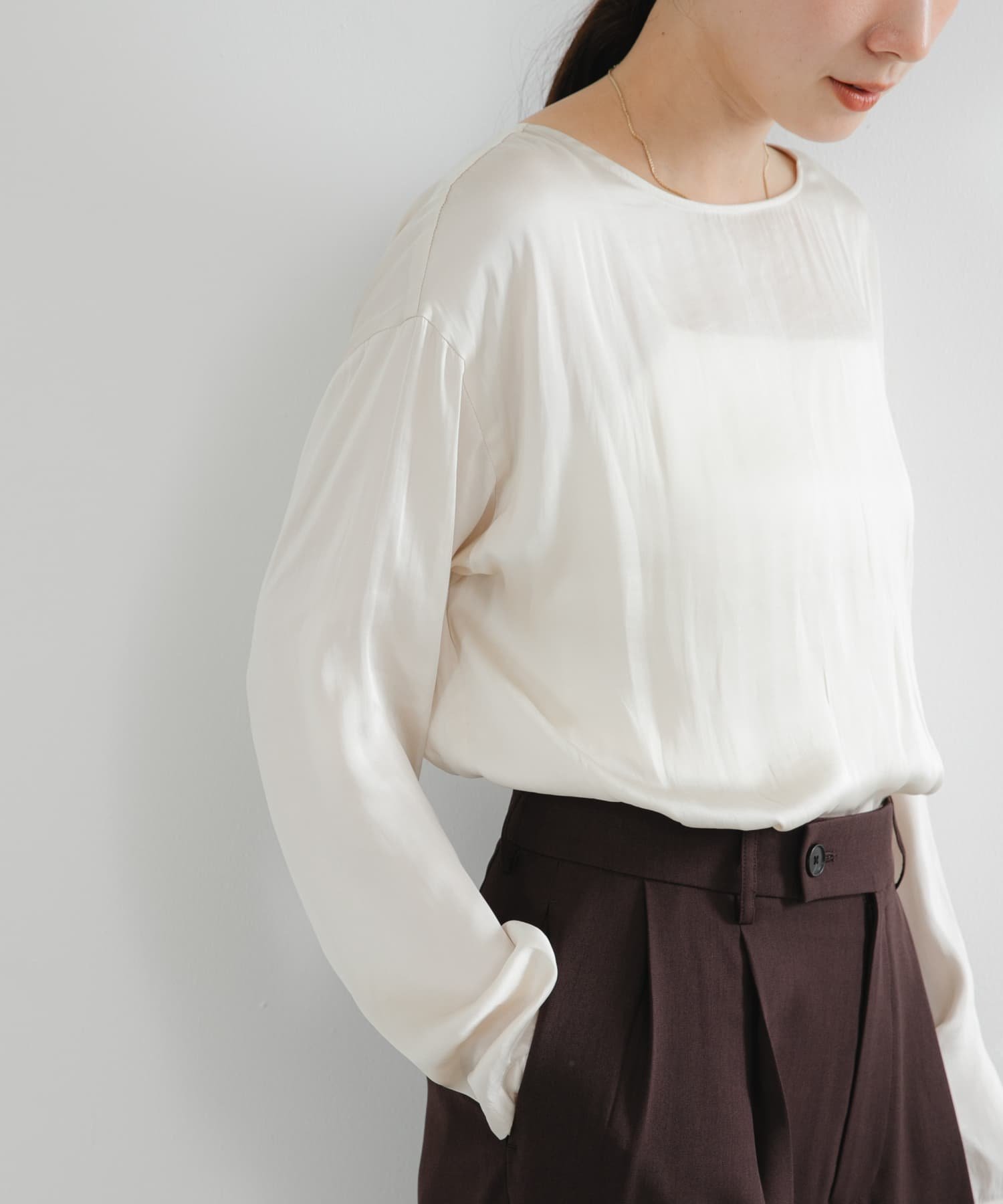 【アーバンリサーチ/URBAN RESEARCH】のヴィンテージサテンTシャツブラウス インテリア・キッズ・メンズ・レディースファッション・服の通販 founy(ファニー) ファッション Fashion レディースファッション Fashion for Women トップス・カットソー Cut & Sew Tops シャツ・ブラウス・オフィスカジュアル Elegant Blouses & Button-Ups ロングTシャツ・Tシャツ Longline T-Shirts & Tees 2025年 2025 2025-2026秋冬・A/W Autumn/Winter 2025–26 AW25–26 冬 Winter / This Winter インナー Innerwear サテン Satin, Glossy Fabric デニム Denim, Jeans Material ロング Long, Long-Length エレガント 上品 Elegant A/W・秋冬 Autumn/Winter OFF|ID: prp329100004724731 ipo3291000000034581080