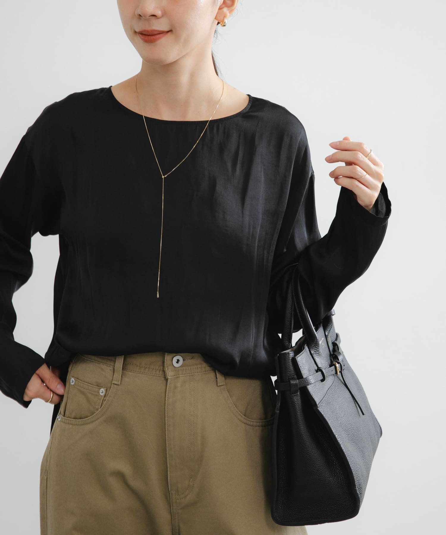 【アーバンリサーチ/URBAN RESEARCH】のヴィンテージサテンTシャツブラウス インテリア・キッズ・メンズ・レディースファッション・服の通販 founy(ファニー) ファッション Fashion レディースファッション Fashion for Women トップス・カットソー Cut & Sew Tops シャツ・ブラウス・オフィスカジュアル Elegant Blouses & Button-Ups ロングTシャツ・Tシャツ Longline T-Shirts & Tees 2025年 2025 2025-2026秋冬・A/W Autumn/Winter 2025–26 AW25–26 冬 Winter / This Winter インナー Innerwear サテン Satin, Glossy Fabric デニム Denim, Jeans Material ロング Long, Long-Length エレガント 上品 Elegant A/W・秋冬 Autumn/Winter BLACK|ID: prp329100004724731 ipo3291000000034581081