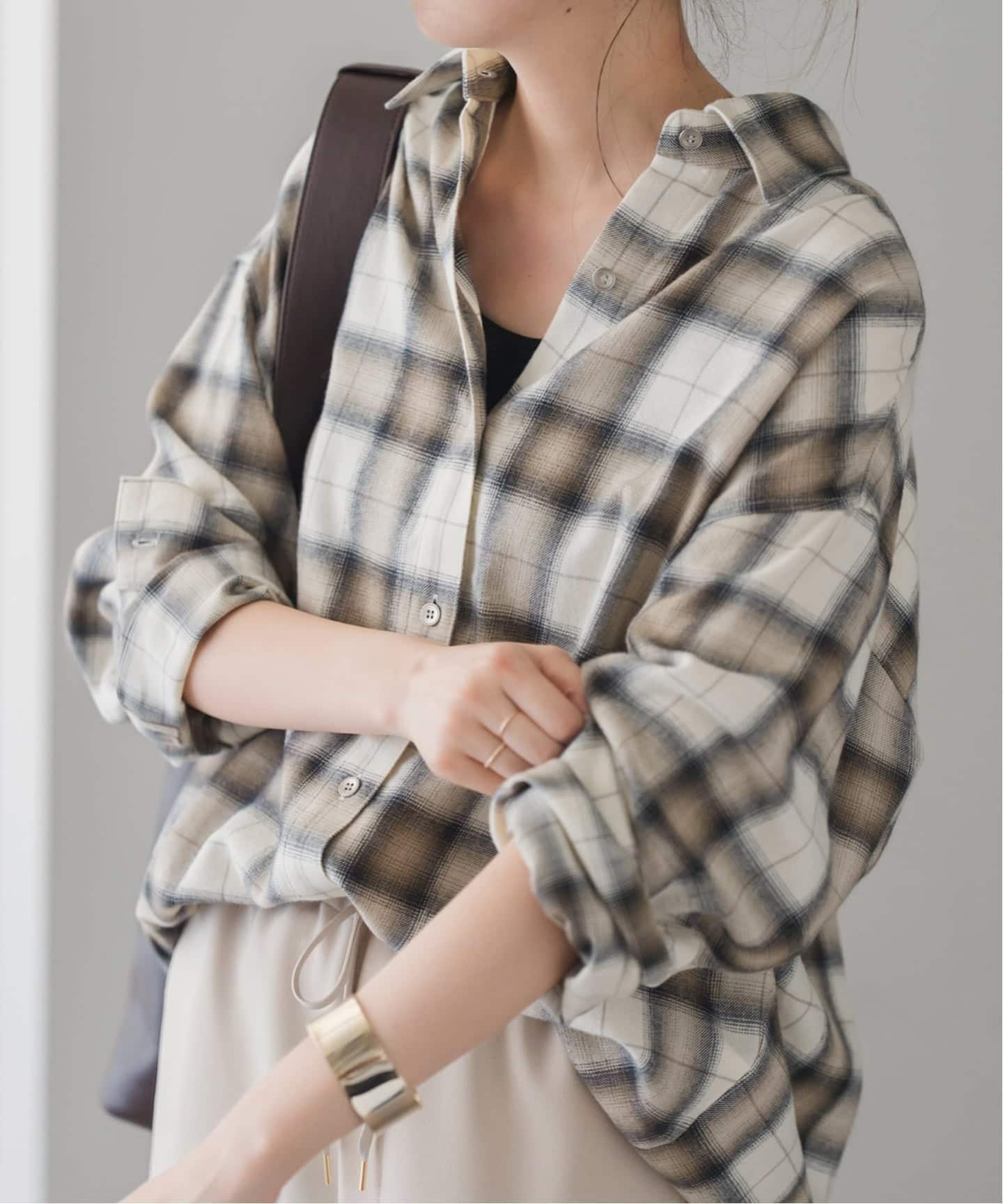 【スピック&スパン/Spick & Span】のメタルボタンオンブレーチェックルーズシャツ インテリア・キッズ・メンズ・レディースファッション・服の通販 founy(ファニー) 　ファッション　Fashion　レディースファッション　Fashion for Women　トップス・カットソー　Cut & Sew Tops　シャツ・ブラウス・オフィスカジュアル　Elegant Blouses & Button-Ups　グラデーション　Gradient, Ombre　スマート　Smart, Elegant　人気　Popular, Best Seller　A/W・秋冬　Autumn/Winter　エレガント 上品　Elegant　ホワイトベース|ID: prp329100004724748 ipo3291000000034142473