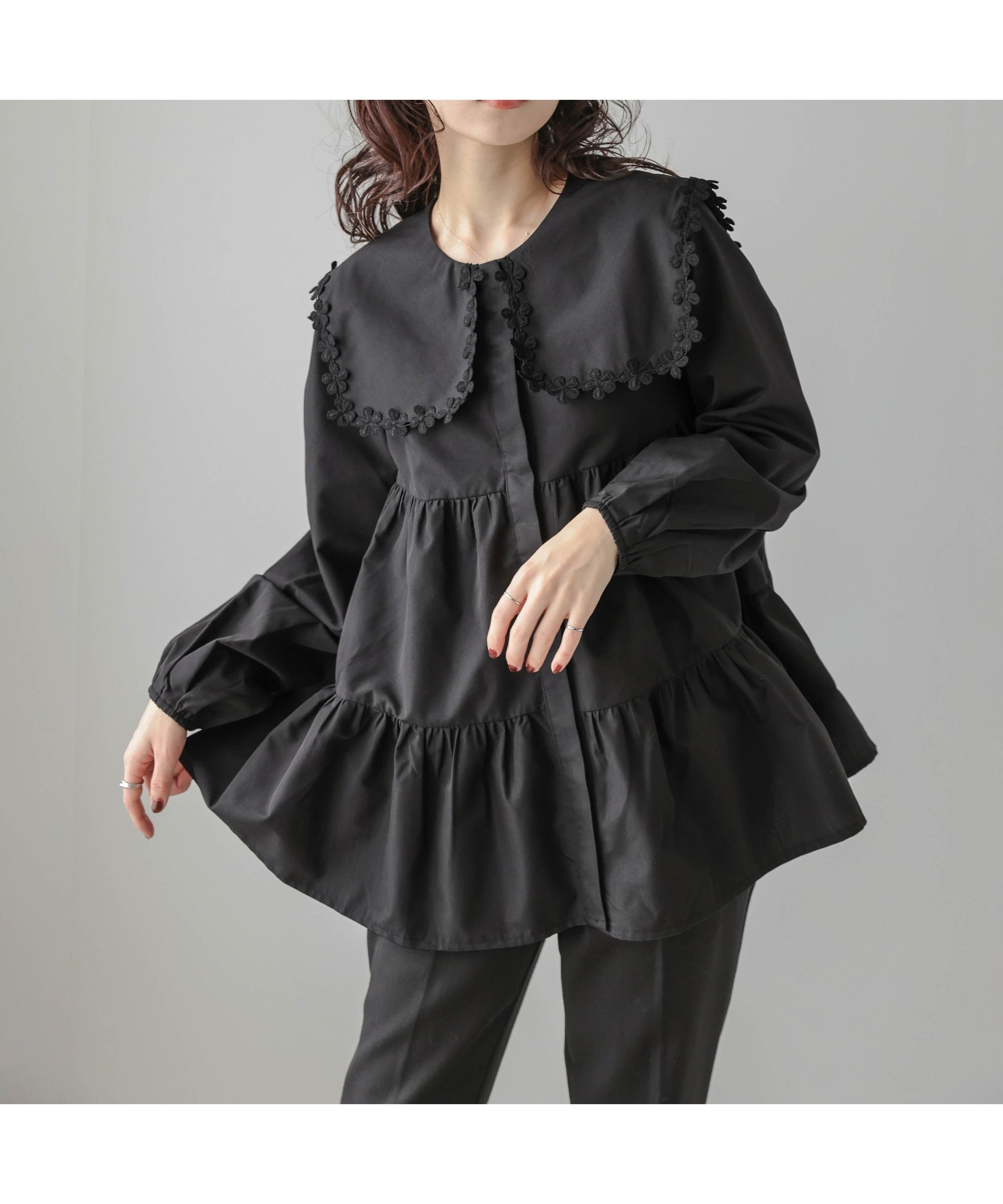 【ラジュール/Lajour】のセーラーカラー ティアードブラウス インテリア・キッズ・メンズ・レディースファッション・服の通販 founy(ファニー) 　ファッション　Fashion　レディースファッション　Fashion for Women　トップス・カットソー　Cut & Sew Tops　シャツ・ブラウス・オフィスカジュアル　Elegant Blouses & Button-Ups　おすすめ　Recommended / Our Picks　カーディガン　Cardigan, Knitwear　フラワー　Flower, Floral　レース　Lace, Lace Fabric　エレガント 上品　Elegant　ブラック|ID: prp329100004725521 ipo3291000000034245932