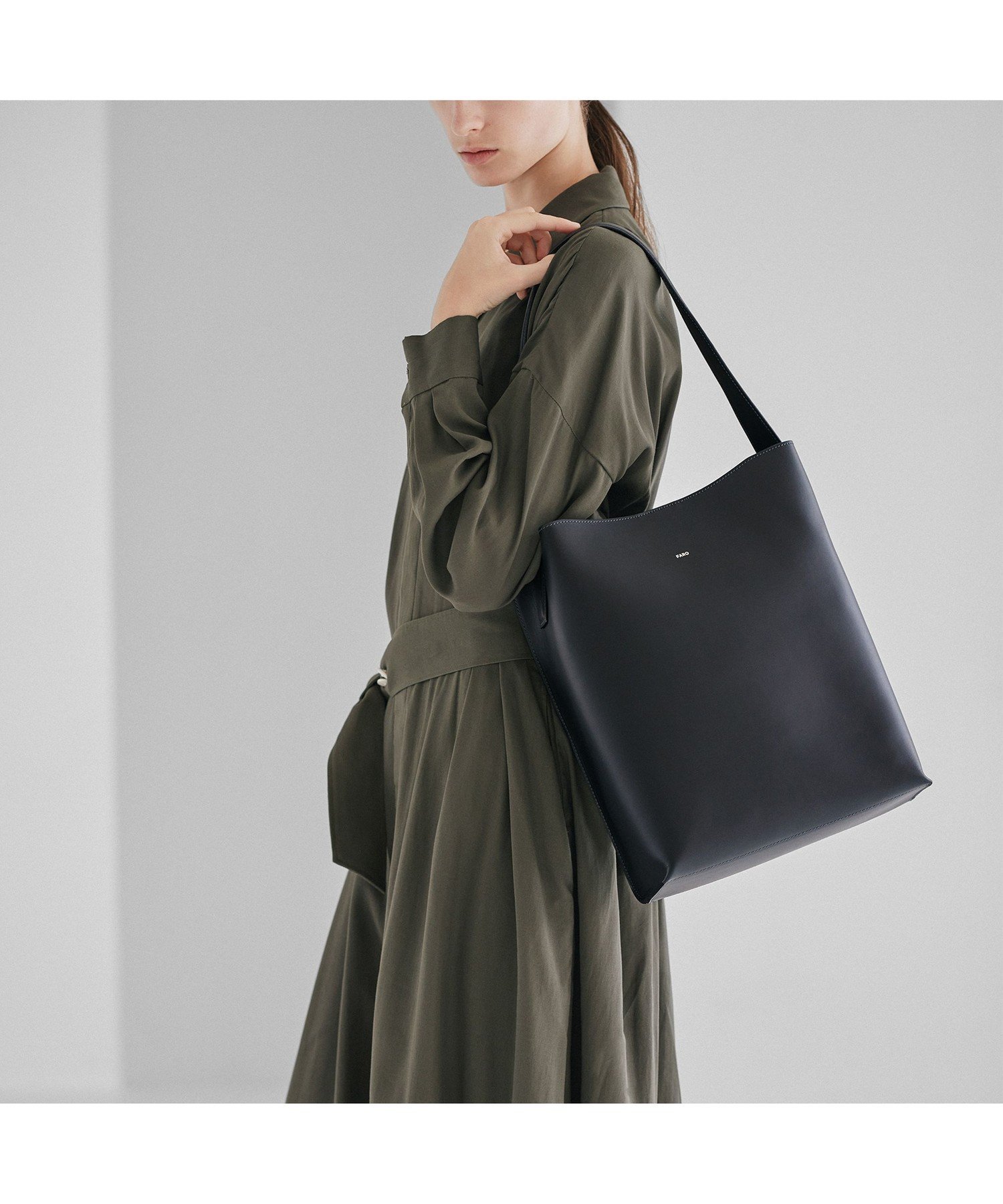 【ファーロ/FARO】のCalma Shoulder Medium インテリア・キッズ・メンズ・レディースファッション・服の通販 founy(ファニー) 　ファッション　Fashion　レディースファッション　Fashion for Women　パール　Pearl, Pearl Accent　エレガント 上品　Elegant　Nero|ID: prp329100004725555 ipo3291000000034900455