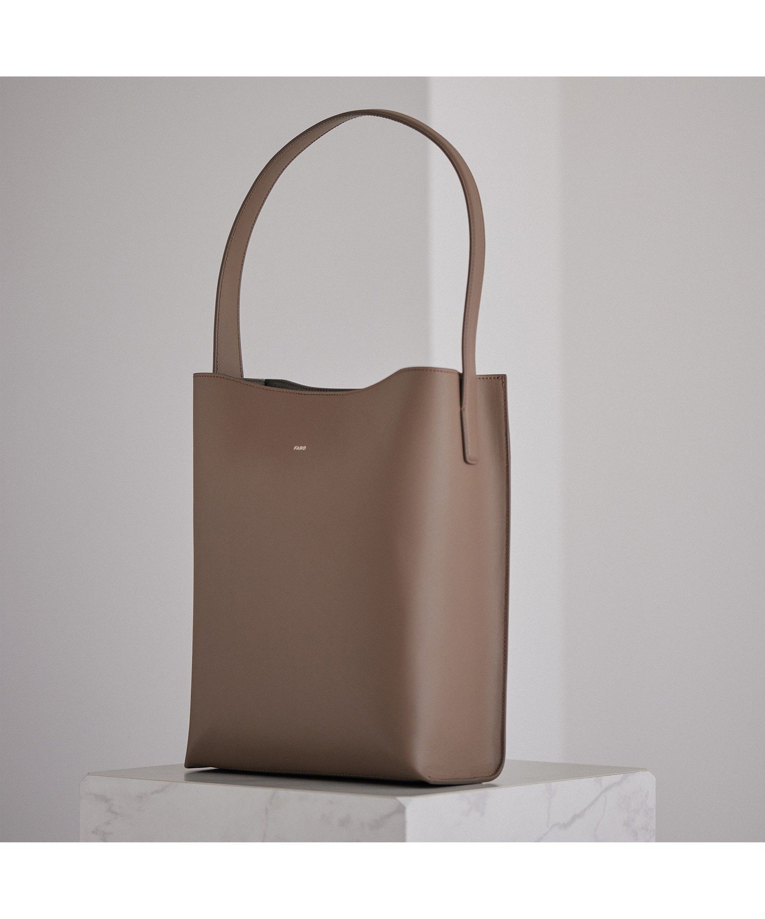 【ファーロ/FARO】のCalma Shoulder Medium インテリア・キッズ・メンズ・レディースファッション・服の通販 founy(ファニー) 　ファッション　Fashion　レディースファッション　Fashion for Women　パール　Pearl, Pearl Accent　エレガント 上品　Elegant　Noce|ID: prp329100004725555 ipo3291000000034900457