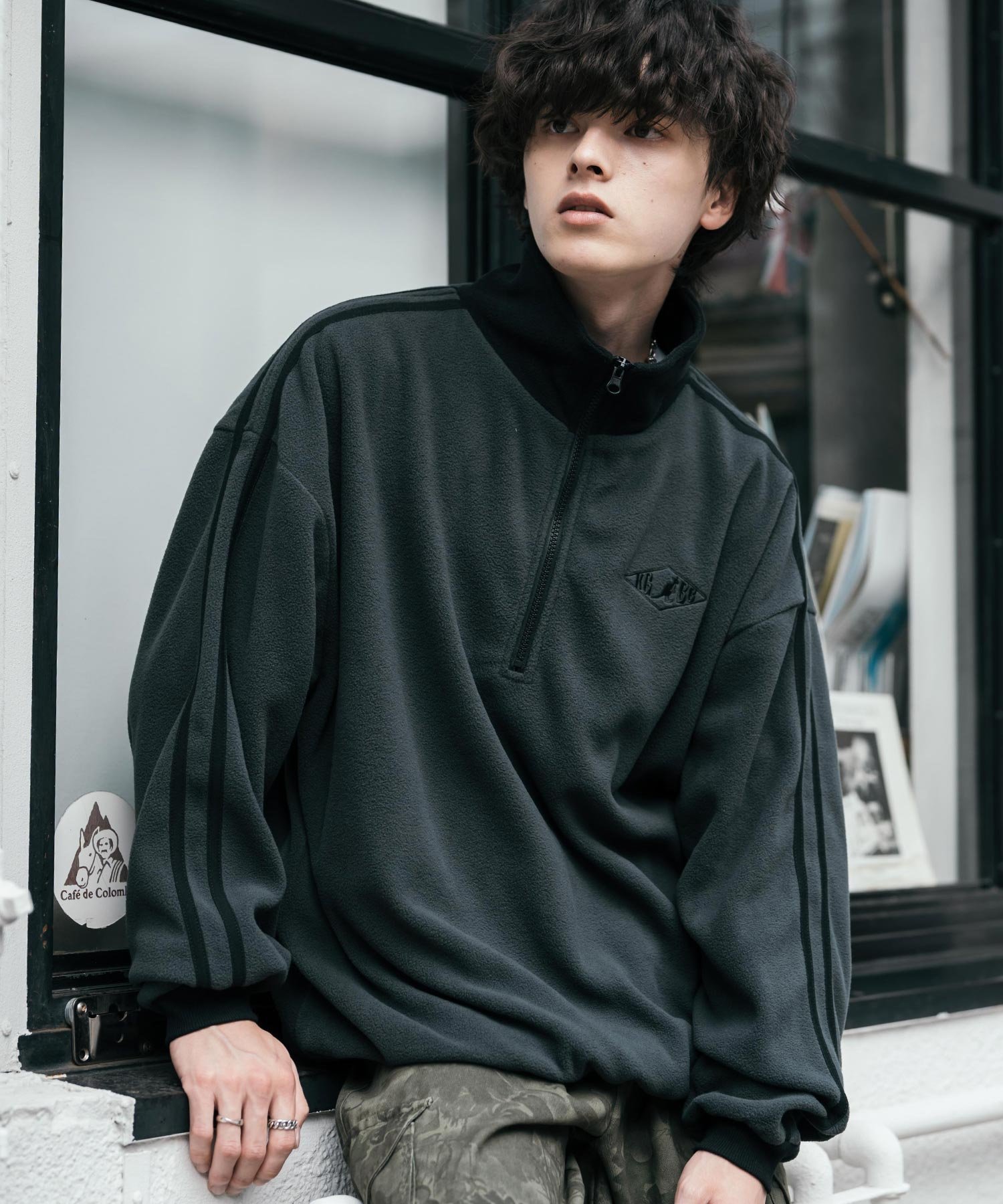 【ロッキーモンロー/Rocky Monroe】の新色追加 KANGOL 別注コラボサイドラインロゴ刺繍ハーフジップフリース インテリア・キッズ・メンズ・レディースファッション・服の通販 founy(ファニー) 　ファッション　Fashion　レディースファッション　Fashion for Women　インナー　Innerwear　春　Spring　秋　Autumn　コンパクト　Compact, Small Size　軽量　Lightweight, Ultra Light　スポーツ　Sports, Activewear　ダブル　Double, Double-Breasted　人気　Popular, Best Seller　別注　Limited Edition, Custom Order　メンズ　Men's, Menswear　ロング　Long, Long-Length　ワイド　Wide, Wide Fit　冬　Winter / This Winter　再入荷　Restock / Back in Stock　おすすめ　Recommended / Our Picks　エレガント 上品　Elegant　2025年　2025　2025-2026秋冬・A/W　Autumn/Winter 2025–26 AW25–26　B.チャコール×ブラック|ID: prp329100004725722 ipo3291000000036069182