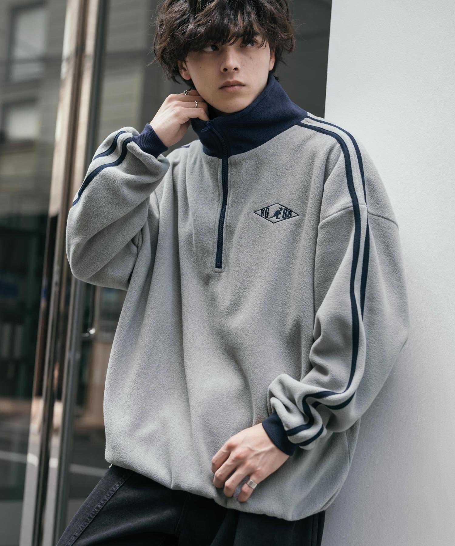 【ロッキーモンロー/Rocky Monroe】の新色追加 KANGOL 別注コラボサイドラインロゴ刺繍ハーフジップフリース インテリア・キッズ・メンズ・レディースファッション・服の通販 founy(ファニー) 　ファッション　Fashion　レディースファッション　Fashion for Women　インナー　Innerwear　春　Spring　秋　Autumn　コンパクト　Compact, Small Size　軽量　Lightweight, Ultra Light　スポーツ　Sports, Activewear　ダブル　Double, Double-Breasted　人気　Popular, Best Seller　別注　Limited Edition, Custom Order　メンズ　Men's, Menswear　ロング　Long, Long-Length　ワイド　Wide, Wide Fit　冬　Winter / This Winter　再入荷　Restock / Back in Stock　おすすめ　Recommended / Our Picks　エレガント 上品　Elegant　2025年　2025　2025-2026秋冬・A/W　Autumn/Winter 2025–26 AW25–26　B.グレー×ネイビー|ID: prp329100004725722 ipo3291000000036069184