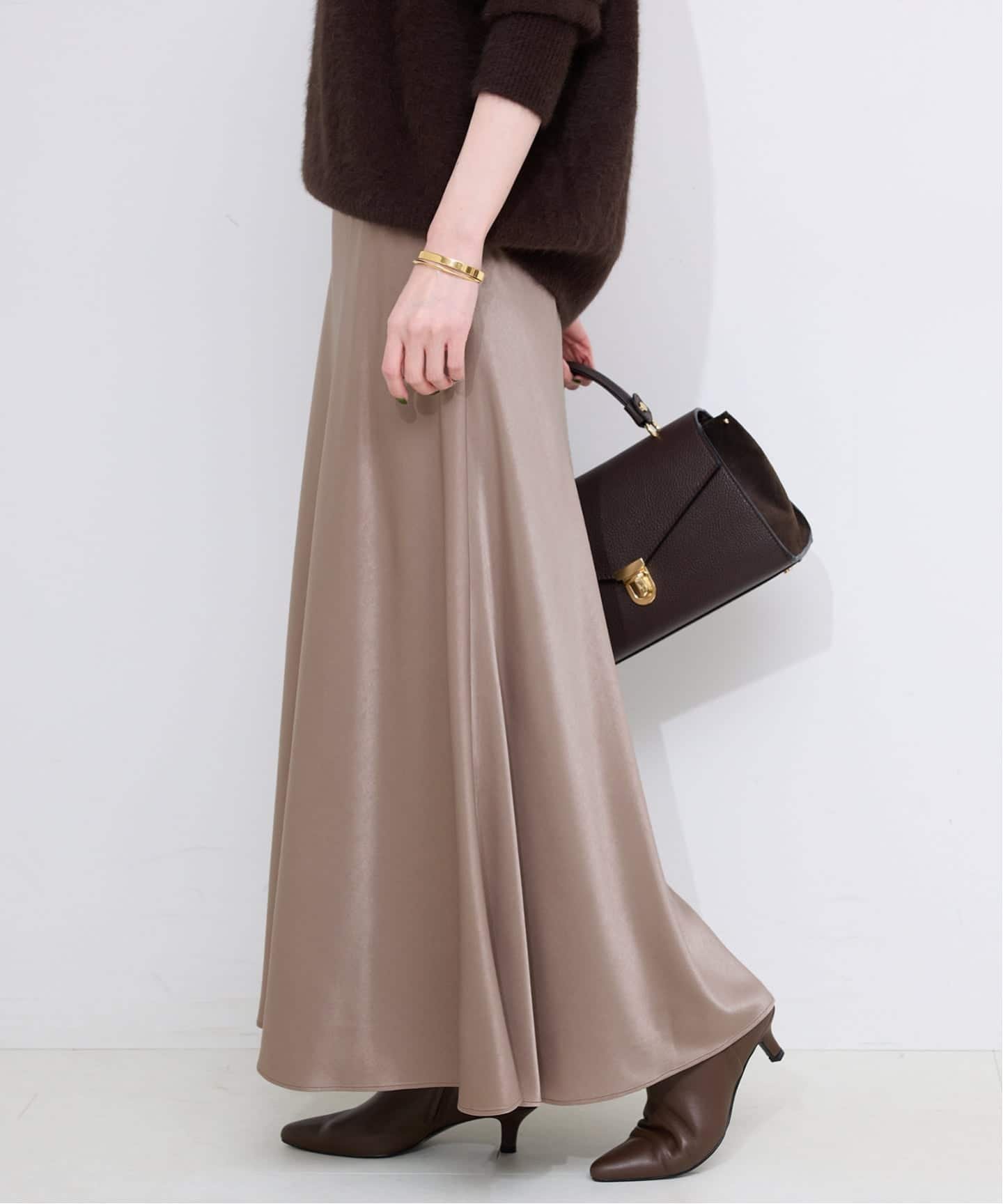 【スローブ イエナ/SLOBE IENA】の《WEB限定カラー有り/追加》グロッシーサテンフレアスカート インテリア・キッズ・メンズ・レディースファッション・服の通販 founy(ファニー) 　ファッション　Fashion　レディースファッション　Fashion for Women　スカート　Skirts　Aライン・フレアスカート　A-Line & Flared Skirts　アクセサリー　Fashion Accessories　サテン　Satin, Glossy Fabric　スウェット / スエット　Sweatshirt, Sweatwear　フレア　Flare, Flared　2025年　2025　2025-2026秋冬・A/W　Autumn/Winter 2025–26 AW25–26　ベージュ|ID: prp329100004725858 ipo3291000000034486787