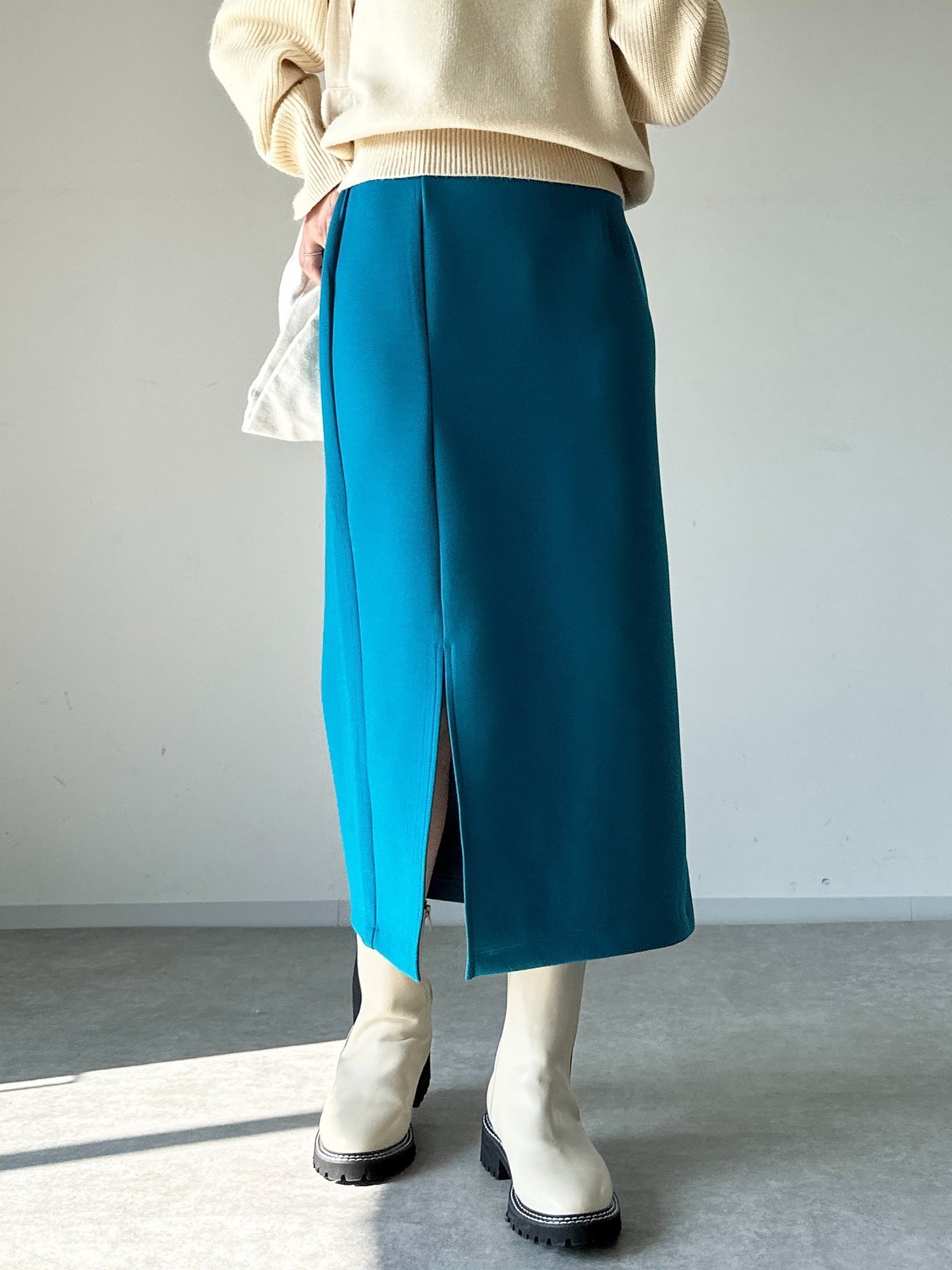 【アンディコール/un dix cors】の《新色追加・累計販売1万枚突破!・全骨格着やせ》スリットダンボールナロースカート インテリア・キッズ・メンズ・レディースファッション・服の通販 founy(ファニー) 　ファッション　Fashion　レディースファッション　Fashion for Women　スカート　Skirts　春　Spring　秋　Autumn　クッション　Cushion, Throw Pillow　軽量　Lightweight, Ultra Light　ストレッチ　Stretch, Stretchy Fabric　ストレート　Straight, Straight Cut　スニーカー　Sneakers, Trainers　スリット　Slit, Slit Detail　定番　Standard, Basic Item　バランス　Balance, Style Balance　フィット　Fit, Slim Fit　ペチコート　Petticoat, Underskirt　ロング　Long, Long-Length　冬　Winter / This Winter　おすすめ　Recommended / Our Picks　夏　Summer　ビジネス 仕事 通勤　Business / Work / Commuting　グリーン|ID: prp329100004726013 ipo3291000000034247543