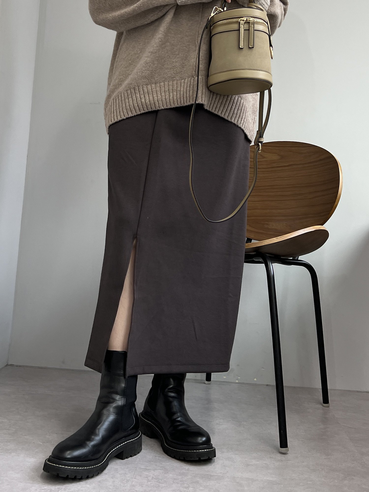 【アンディコール/un dix cors】の《新色追加・累計販売1万枚突破!・全骨格着やせ》スリットダンボールナロースカート インテリア・キッズ・メンズ・レディースファッション・服の通販 founy(ファニー) 　ファッション　Fashion　レディースファッション　Fashion for Women　スカート　Skirts　春　Spring　秋　Autumn　クッション　Cushion, Throw Pillow　軽量　Lightweight, Ultra Light　ストレッチ　Stretch, Stretchy Fabric　ストレート　Straight, Straight Cut　スニーカー　Sneakers, Trainers　スリット　Slit, Slit Detail　定番　Standard, Basic Item　バランス　Balance, Style Balance　フィット　Fit, Slim Fit　ペチコート　Petticoat, Underskirt　ロング　Long, Long-Length　冬　Winter / This Winter　おすすめ　Recommended / Our Picks　夏　Summer　ビジネス 仕事 通勤　Business / Work / Commuting　ブラウン|ID: prp329100004726013 ipo3291000000034247554